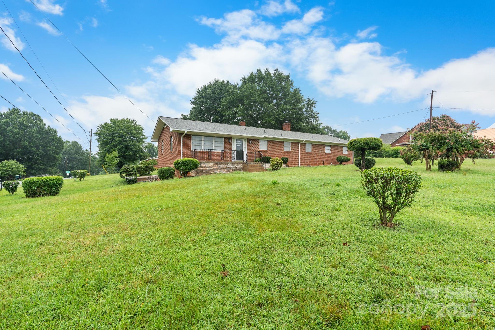 2761 Highland Avenue Property Photo 3