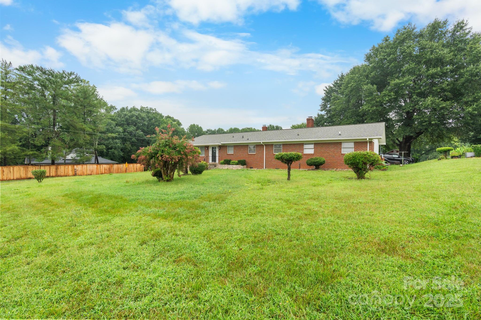 2761 Highland Avenue Property Photo 4