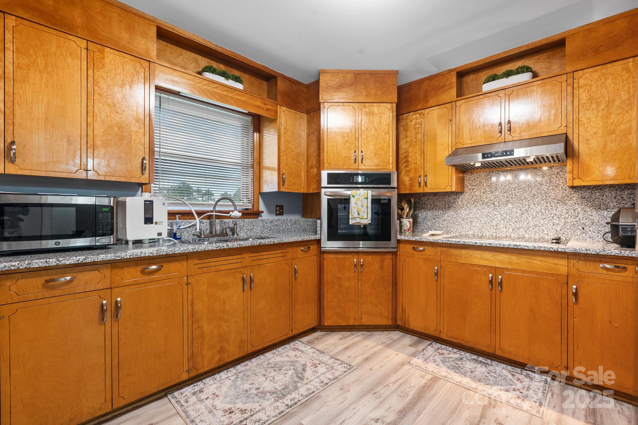 2761 Highland Avenue Property Photo 8
