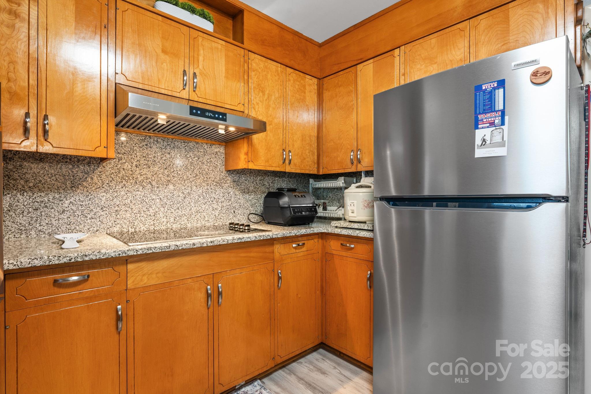 2761 Highland Avenue Property Photo 9