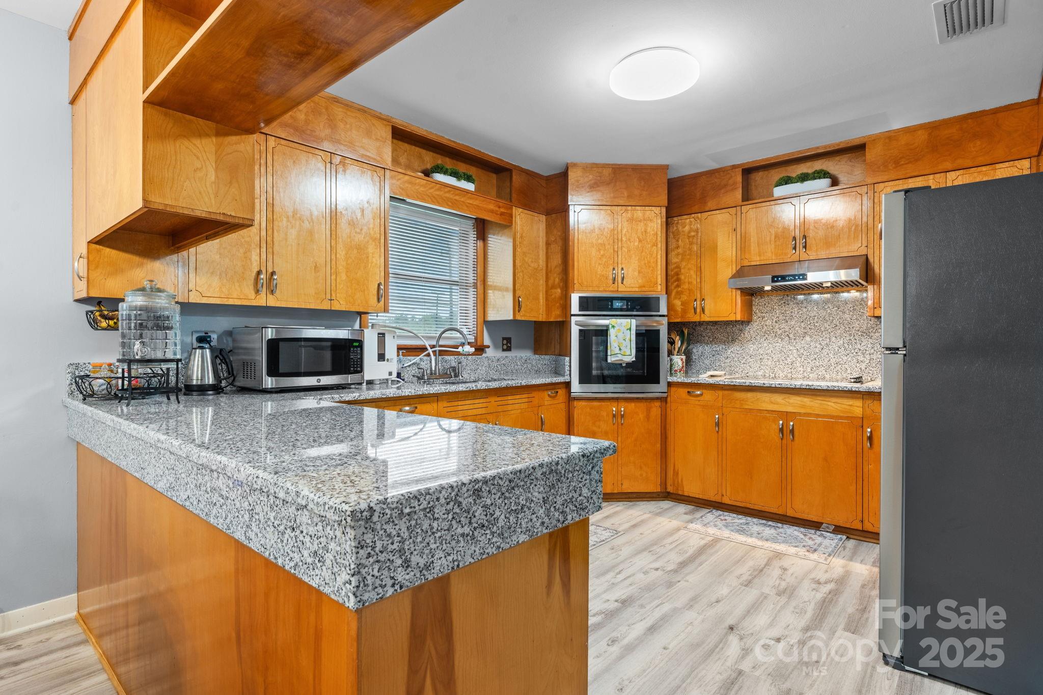 2761 Highland Avenue Property Photo 10