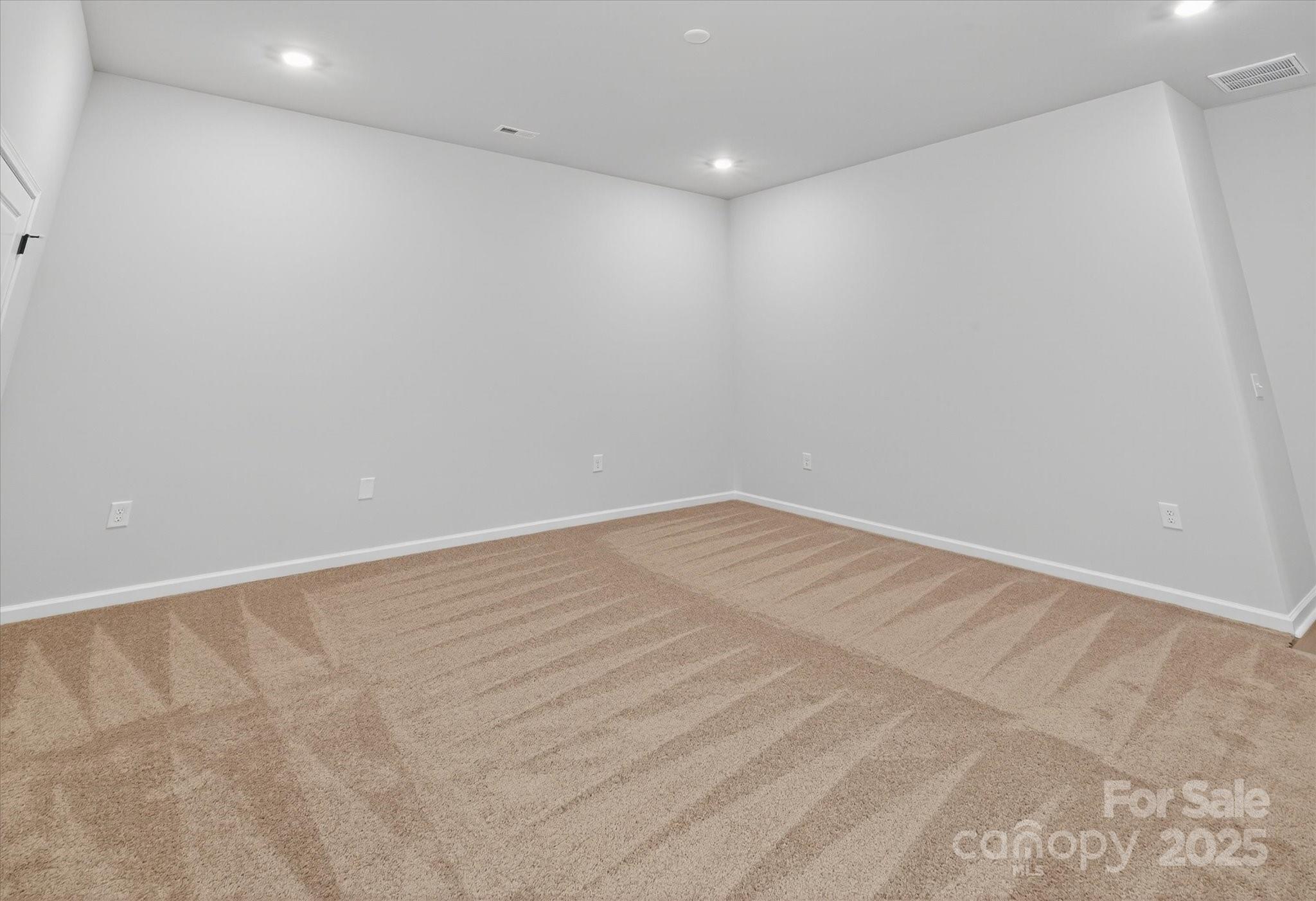 1982 W Davidson Avenue Property Photo 17