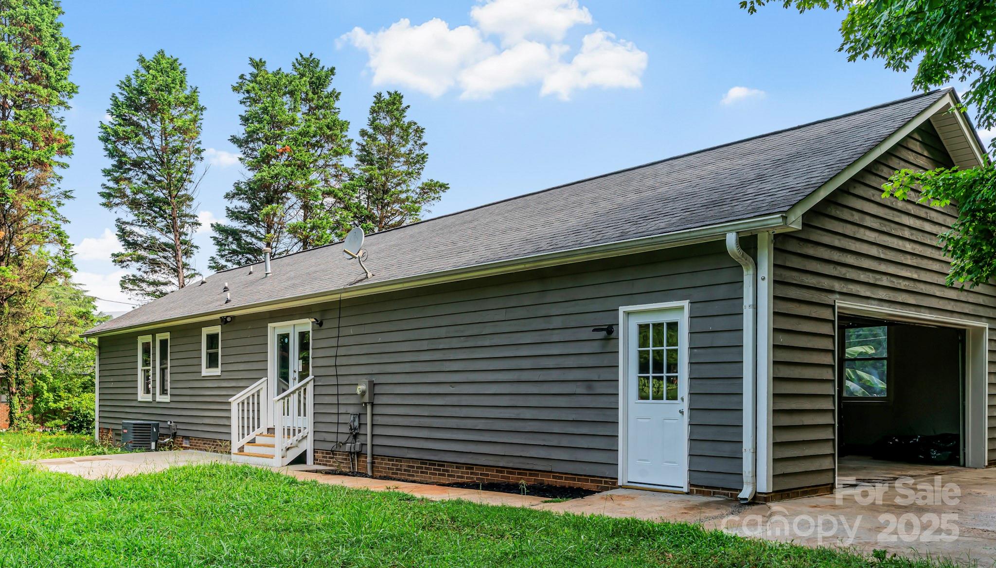 660 Sides Road Property Photo 3