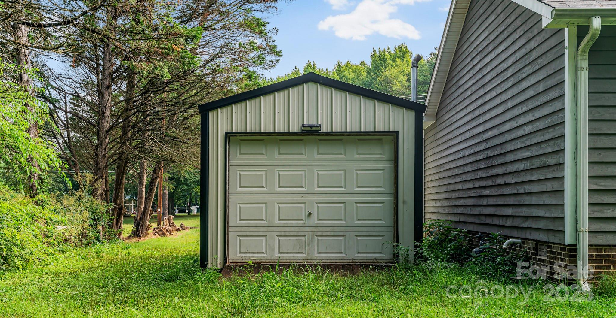 660 Sides Road Property Photo 5