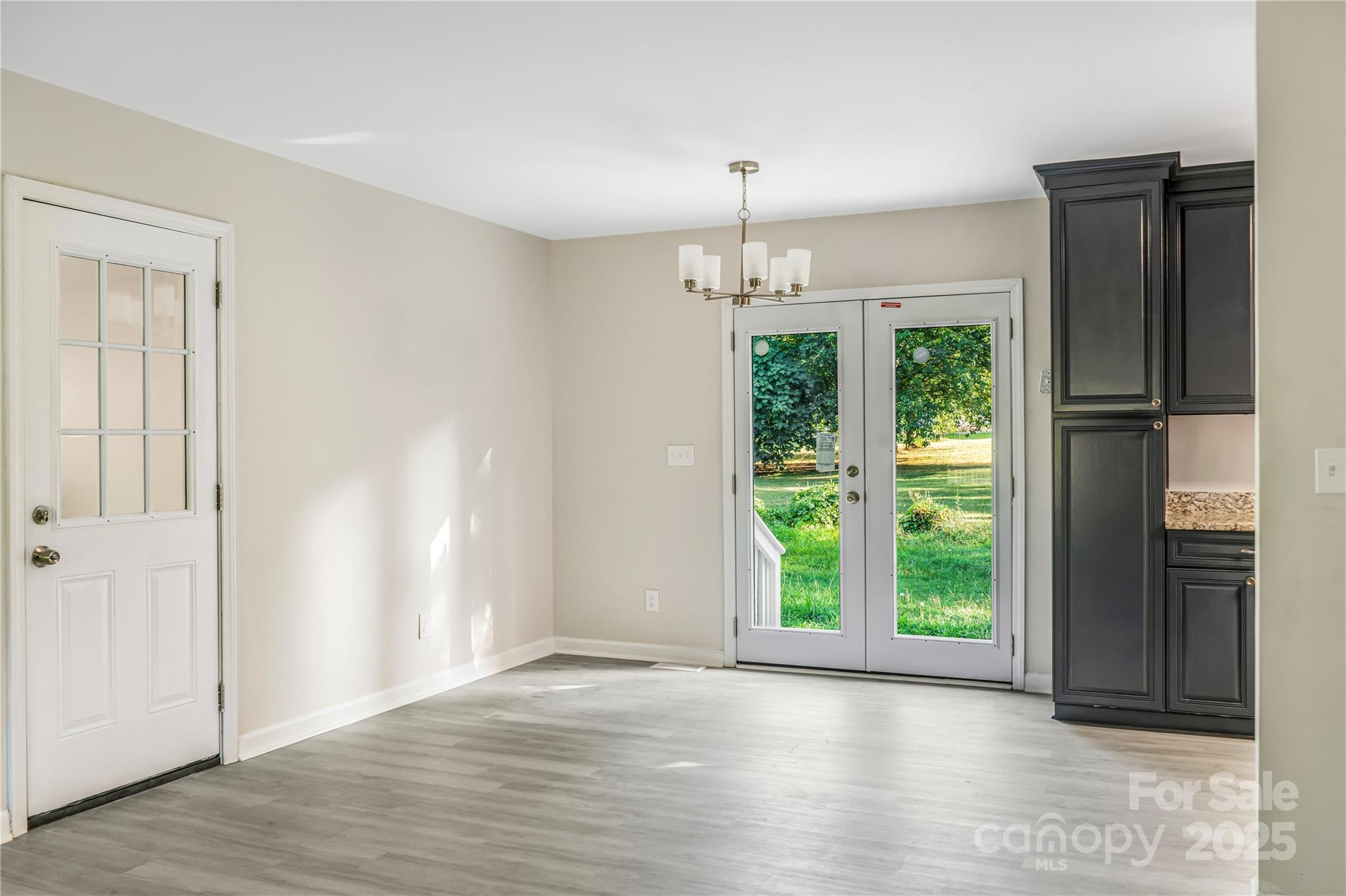 660 Sides Road Property Photo 7