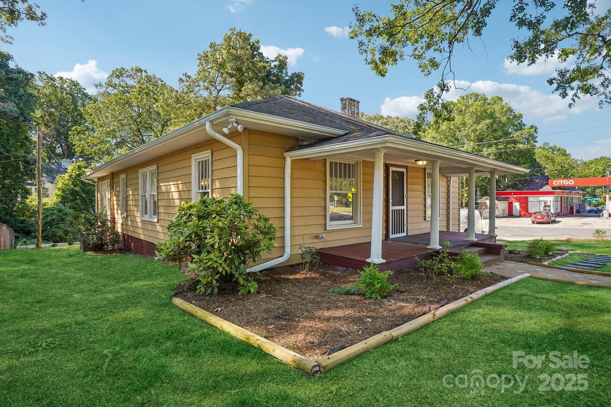 705 Lancaster Avenue Property Photo 2