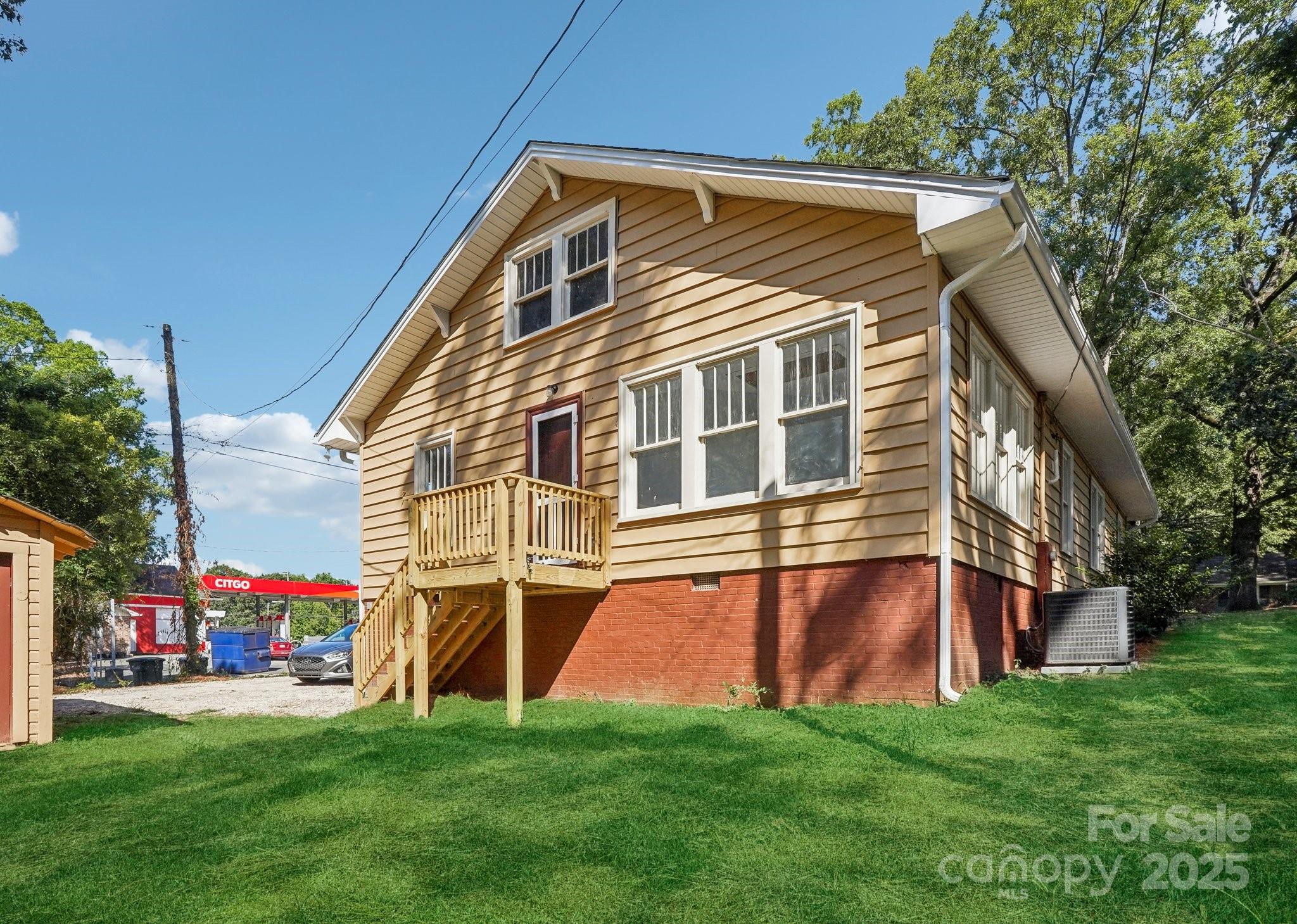 705 Lancaster Avenue Property Photo 3