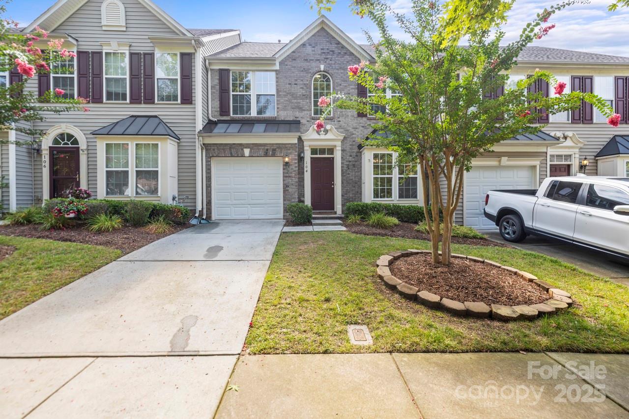 104 N Arcadian Way Property Photo 1