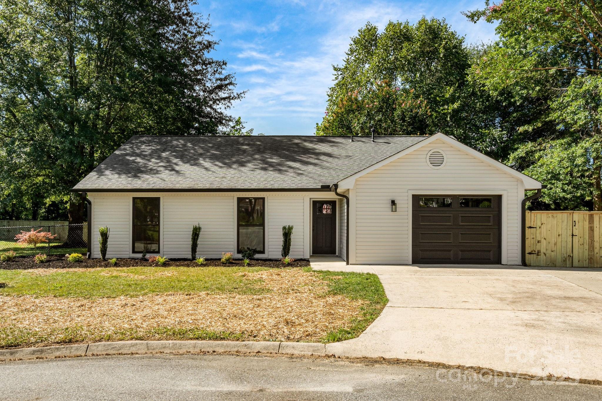 64 Southchase Drive Property Photo 1