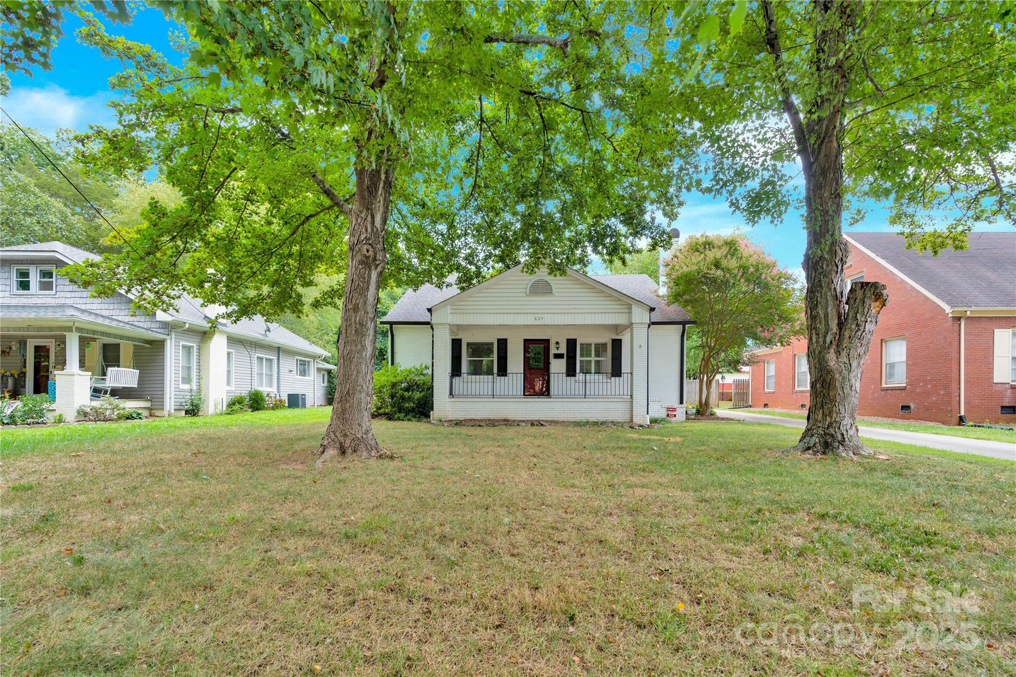 824 Davie Avenue Property Photo 3