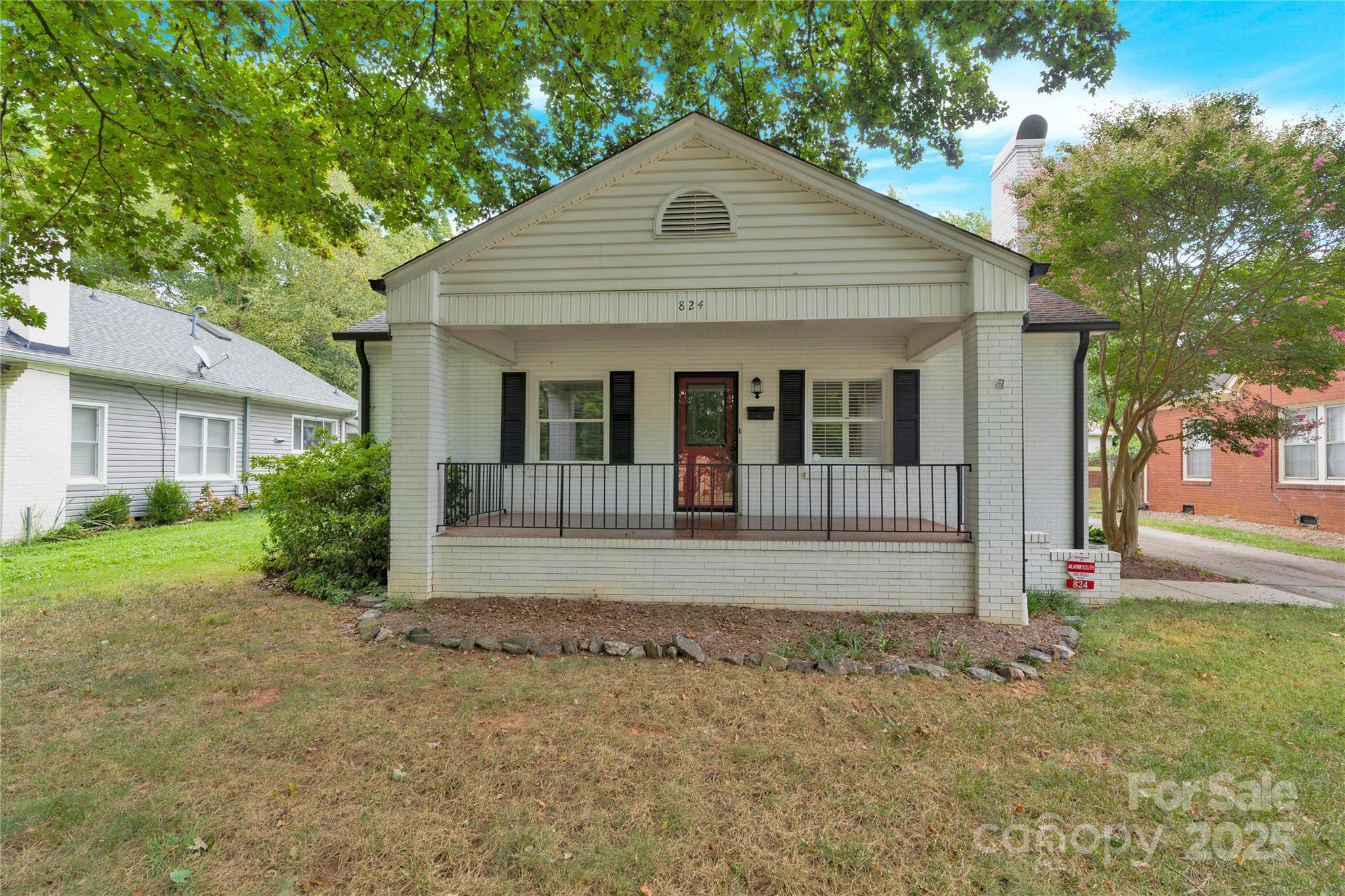 824 Davie Avenue Property Photo 6