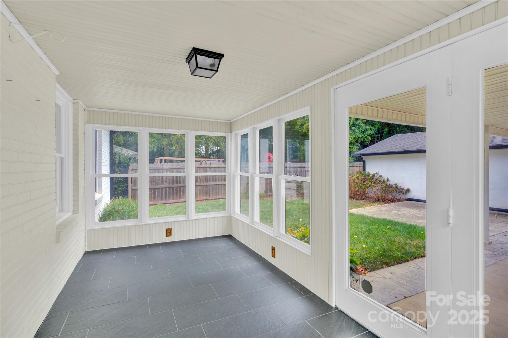 824 Davie Avenue Property Photo 8