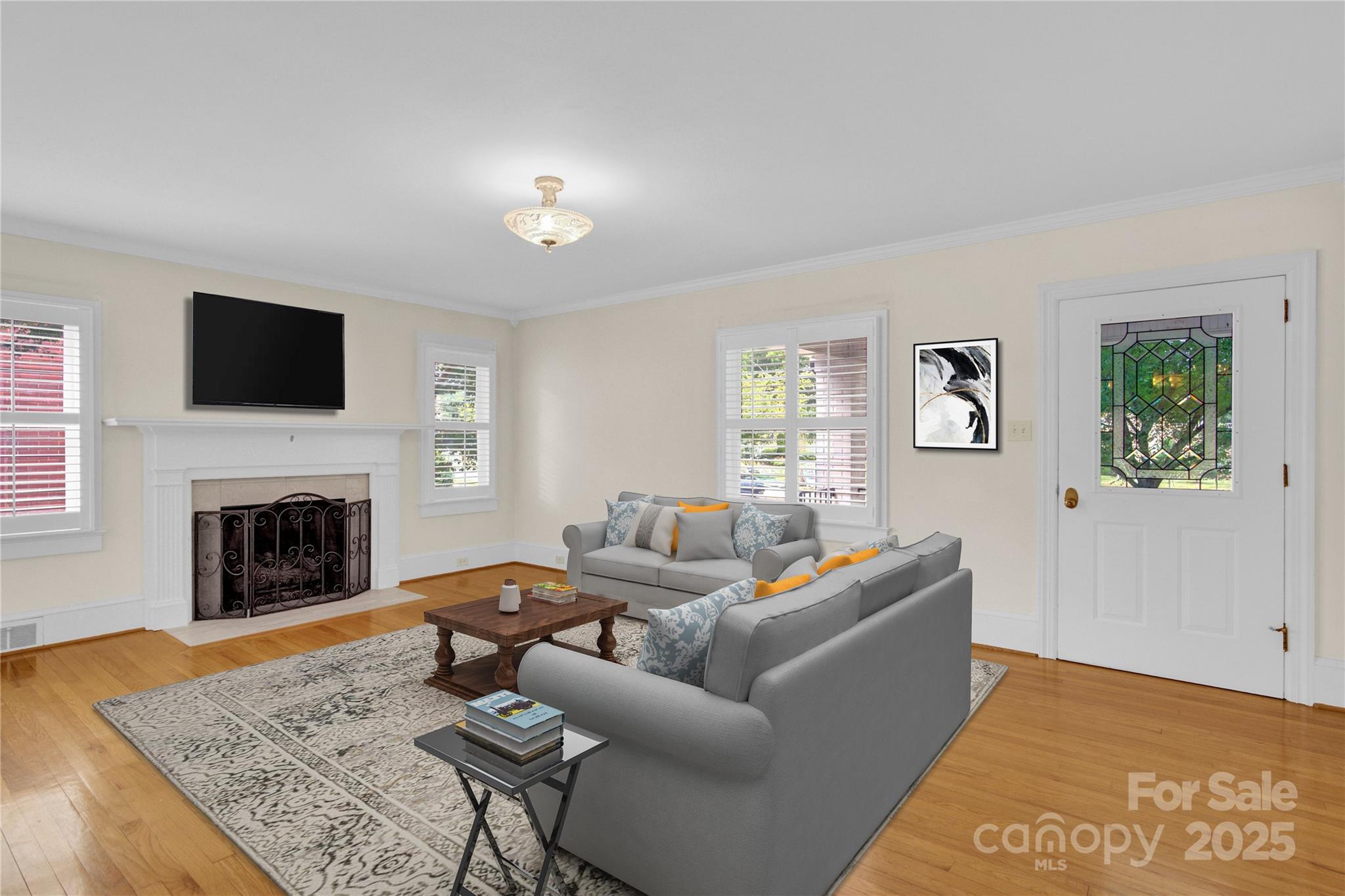 824 Davie Avenue Property Photo 9