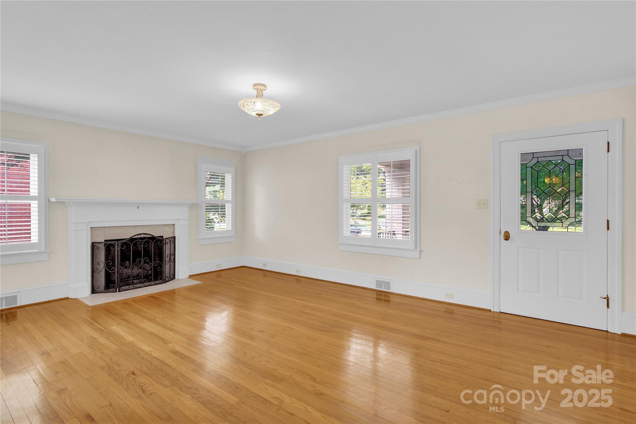 824 Davie Avenue Property Photo 11