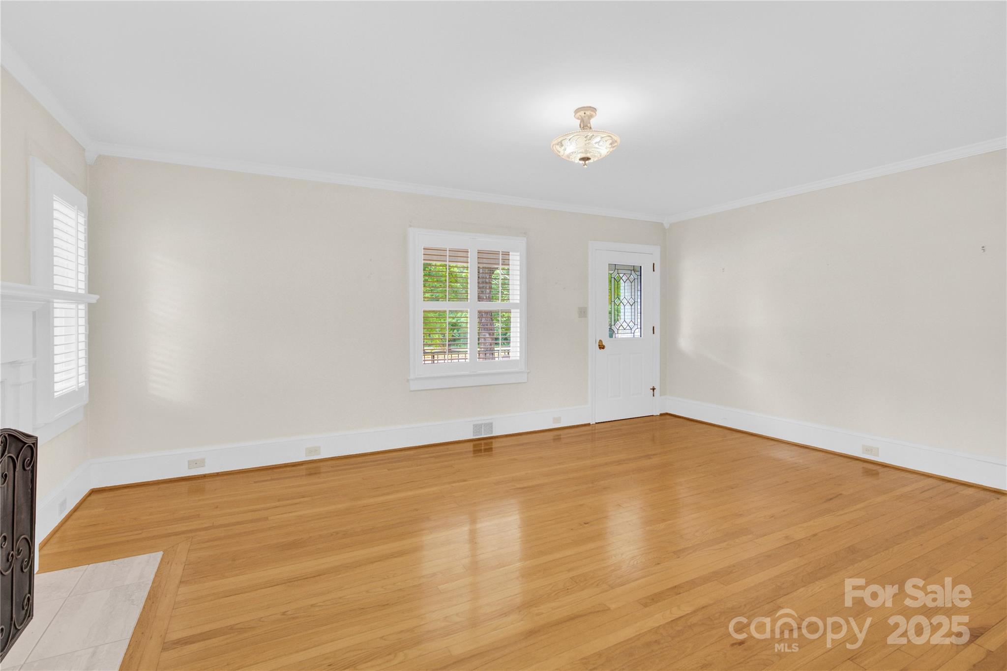 824 Davie Avenue Property Photo 12