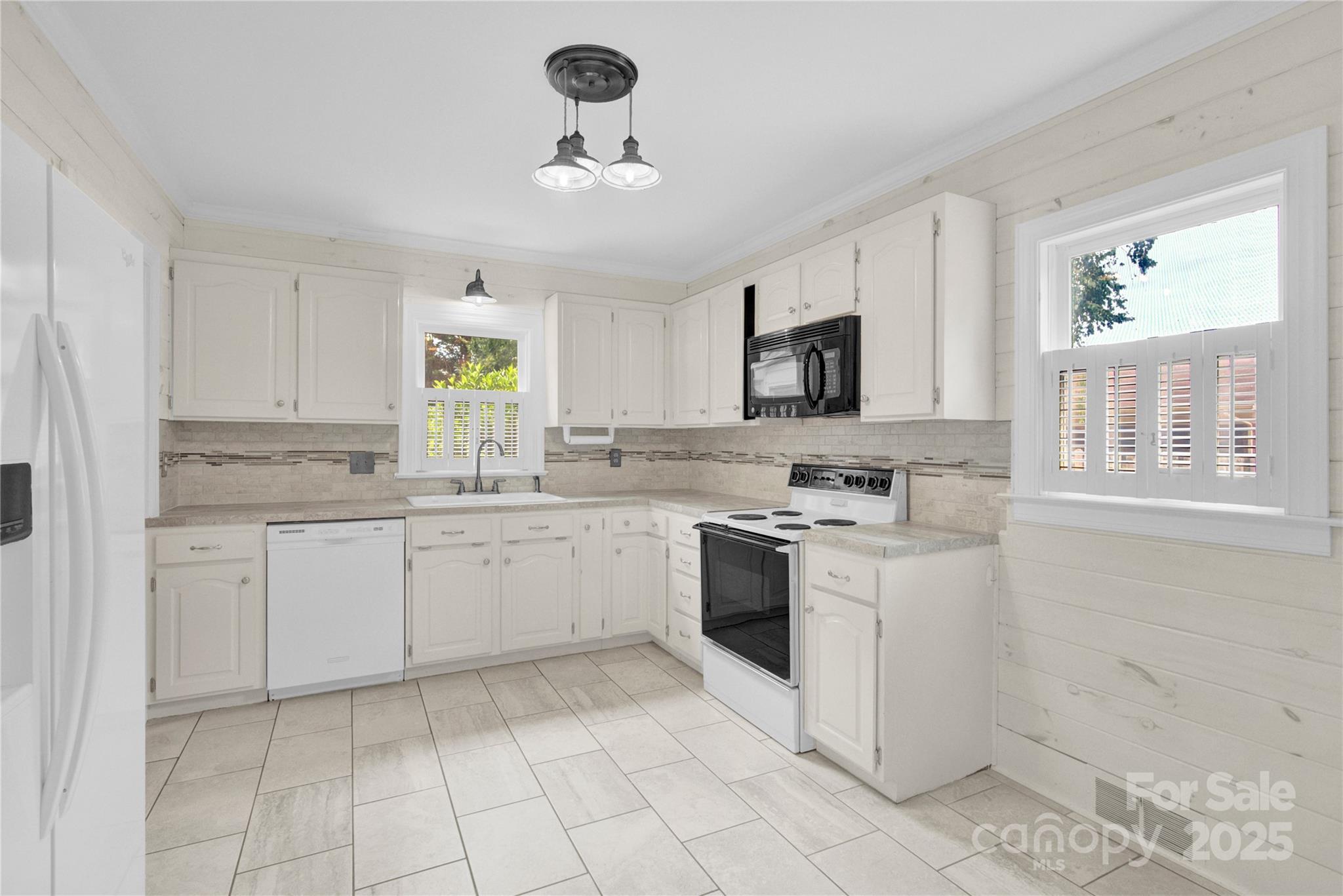 824 Davie Avenue Property Photo 15