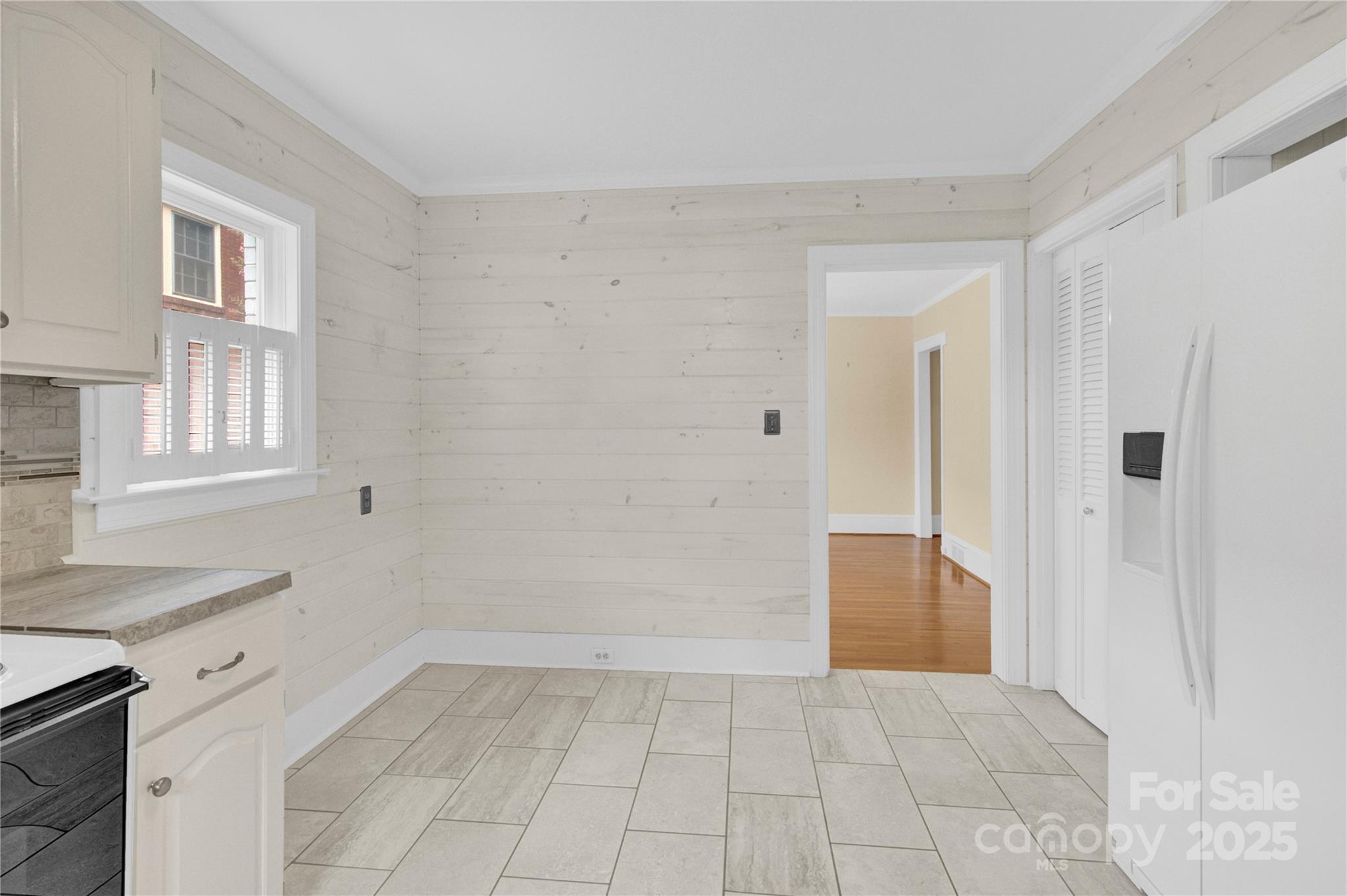 824 Davie Avenue Property Photo 17