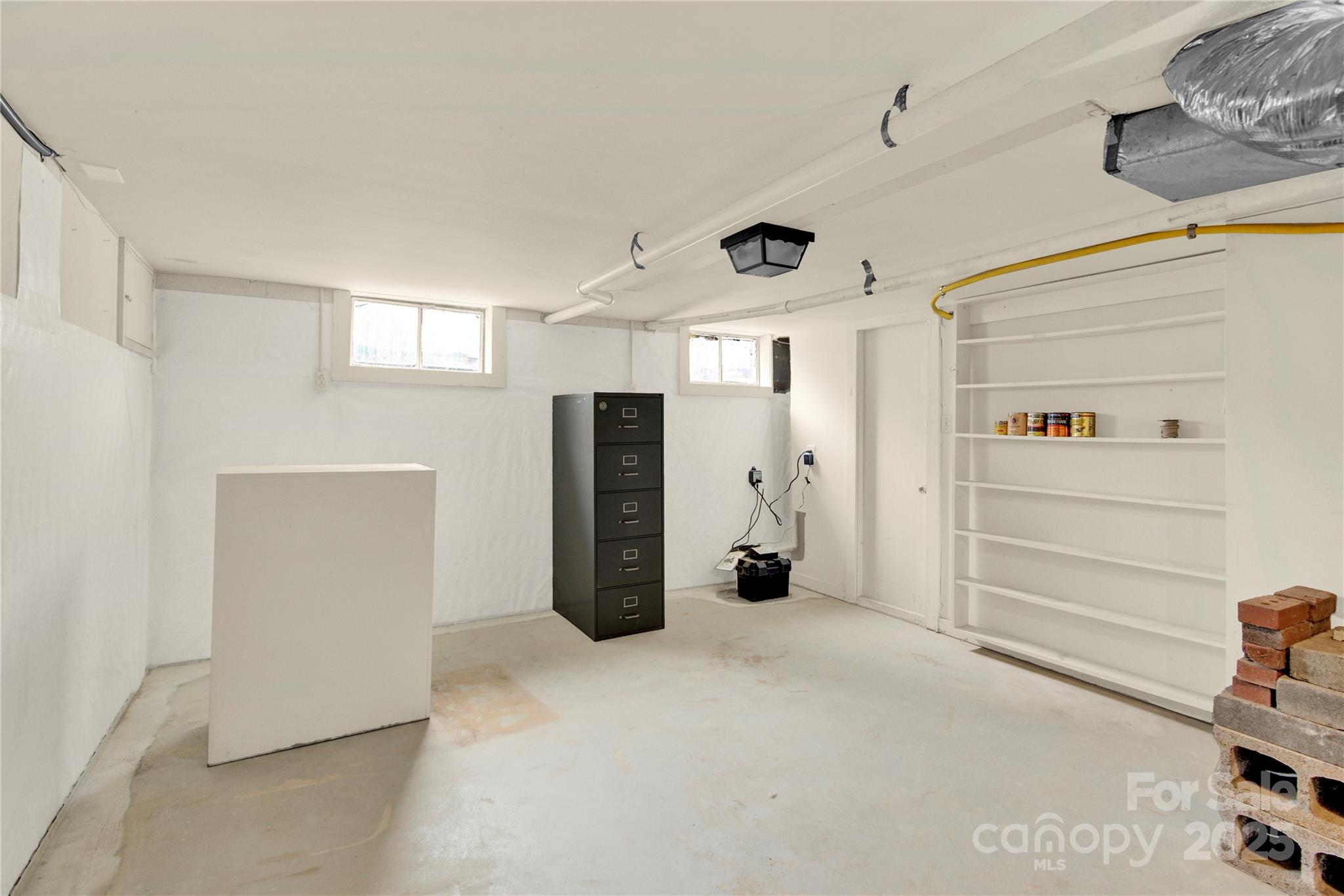 824 Davie Avenue Property Photo 31