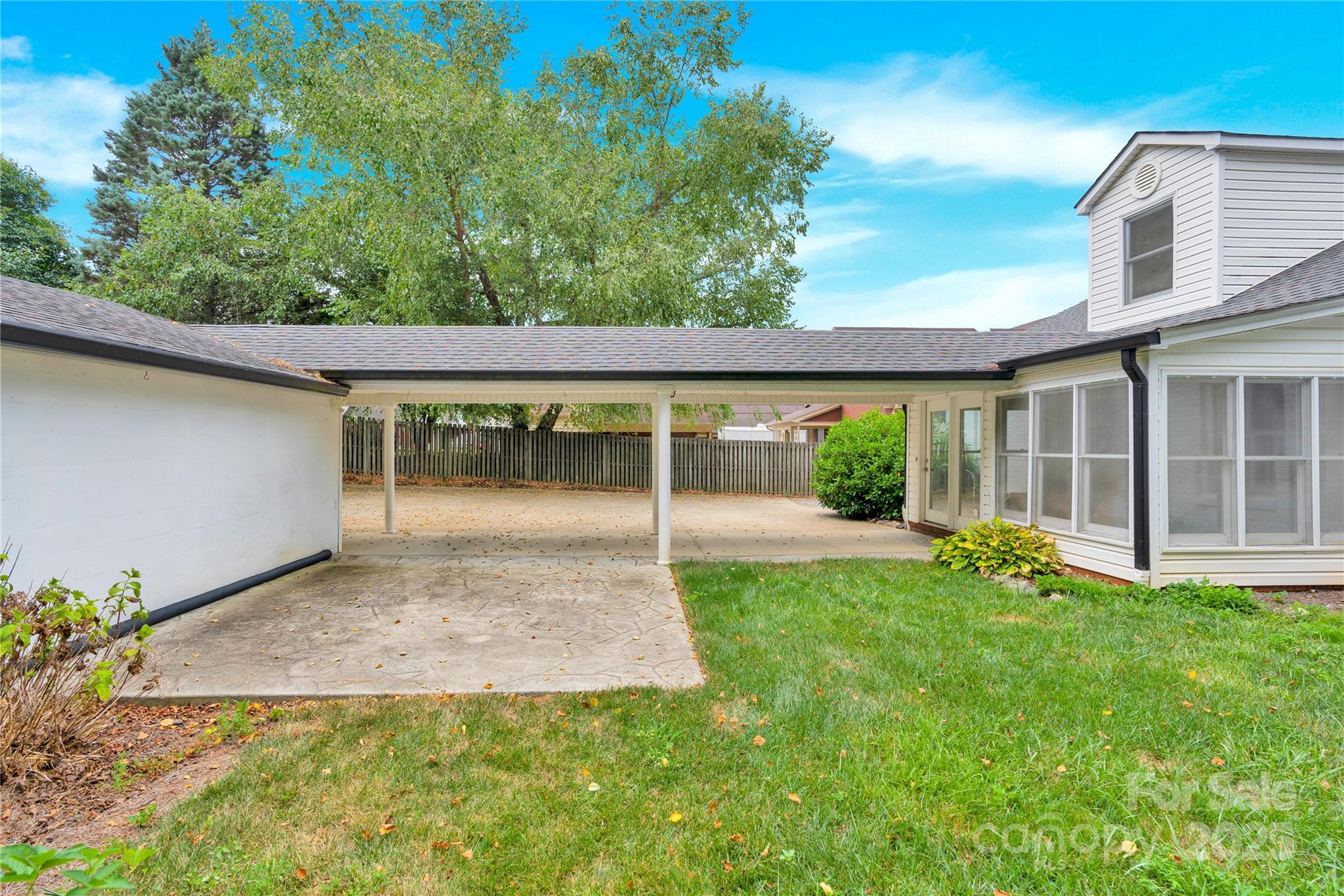 824 Davie Avenue Property Photo 33