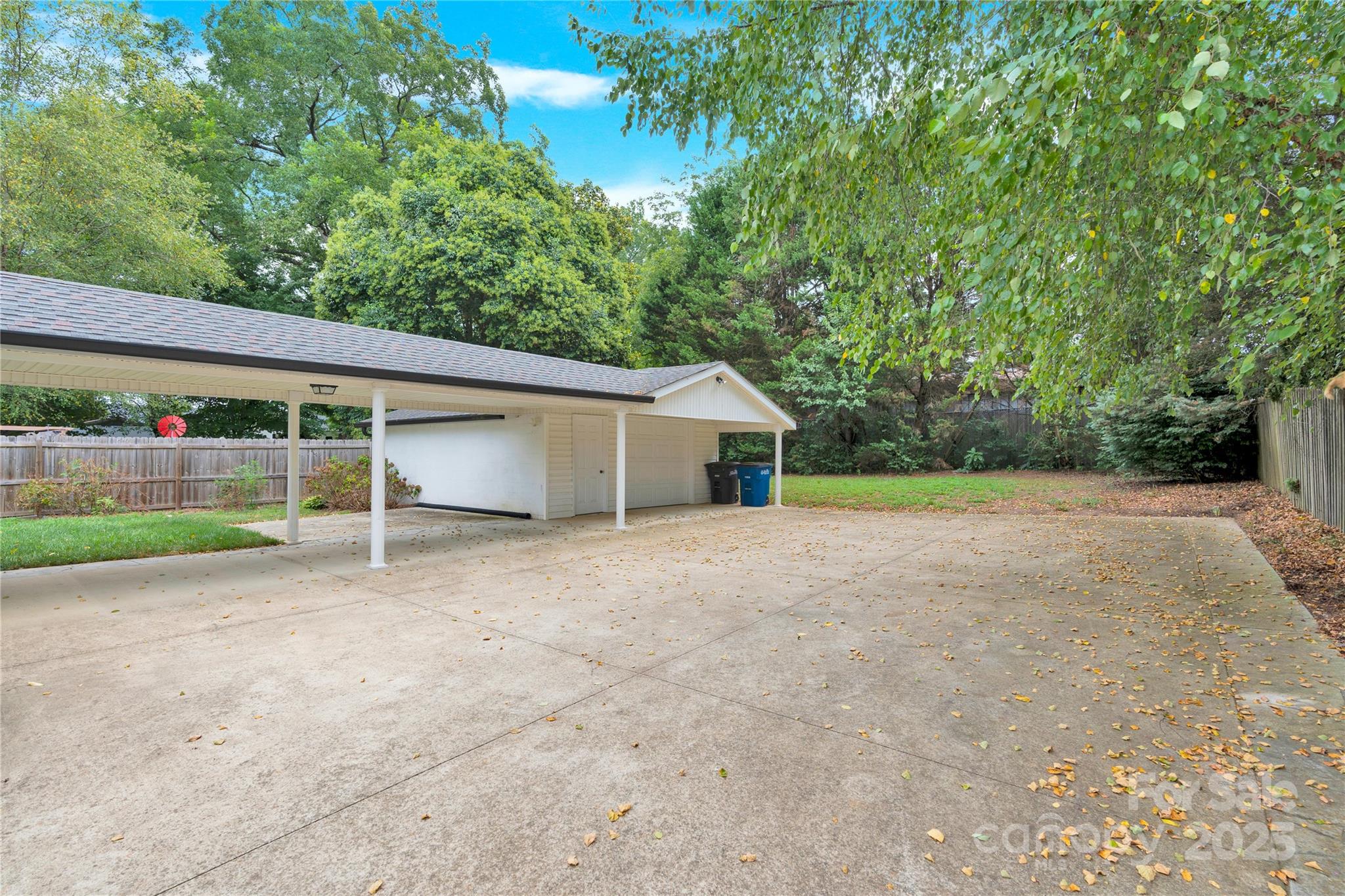 824 Davie Avenue Property Photo 34