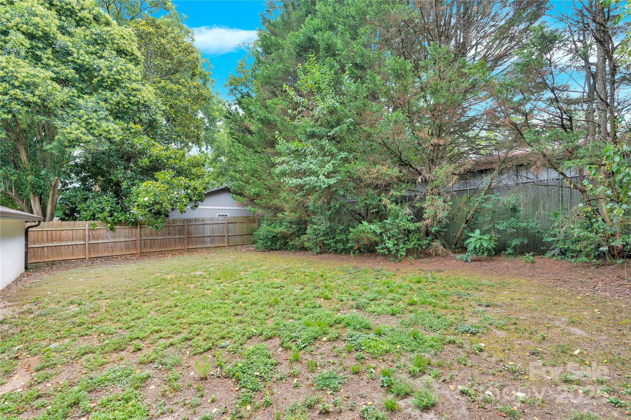 824 Davie Avenue Property Photo 37