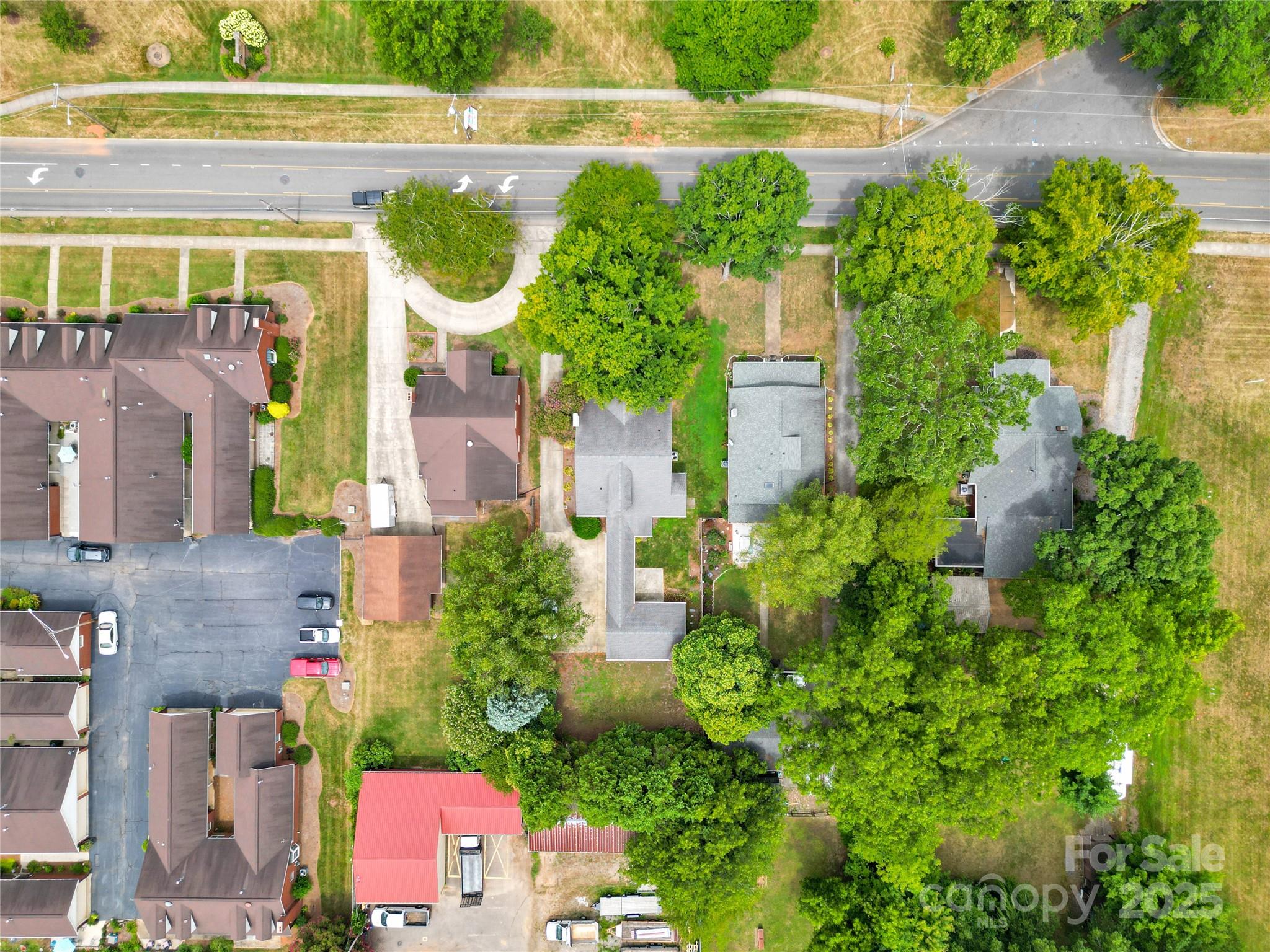 824 Davie Avenue Property Photo 39