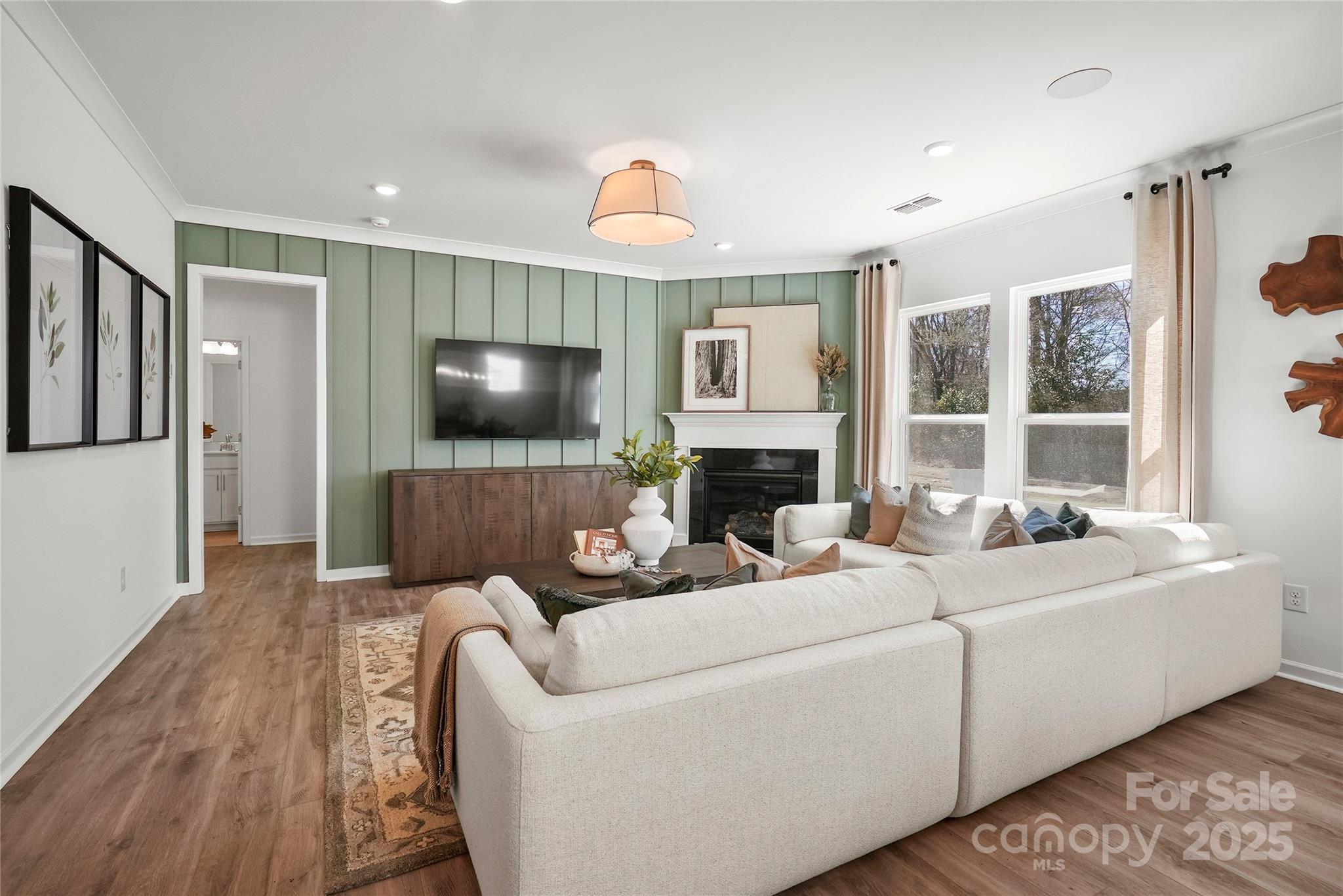 2145 Riverbend Avenue 70 Property Photo 6