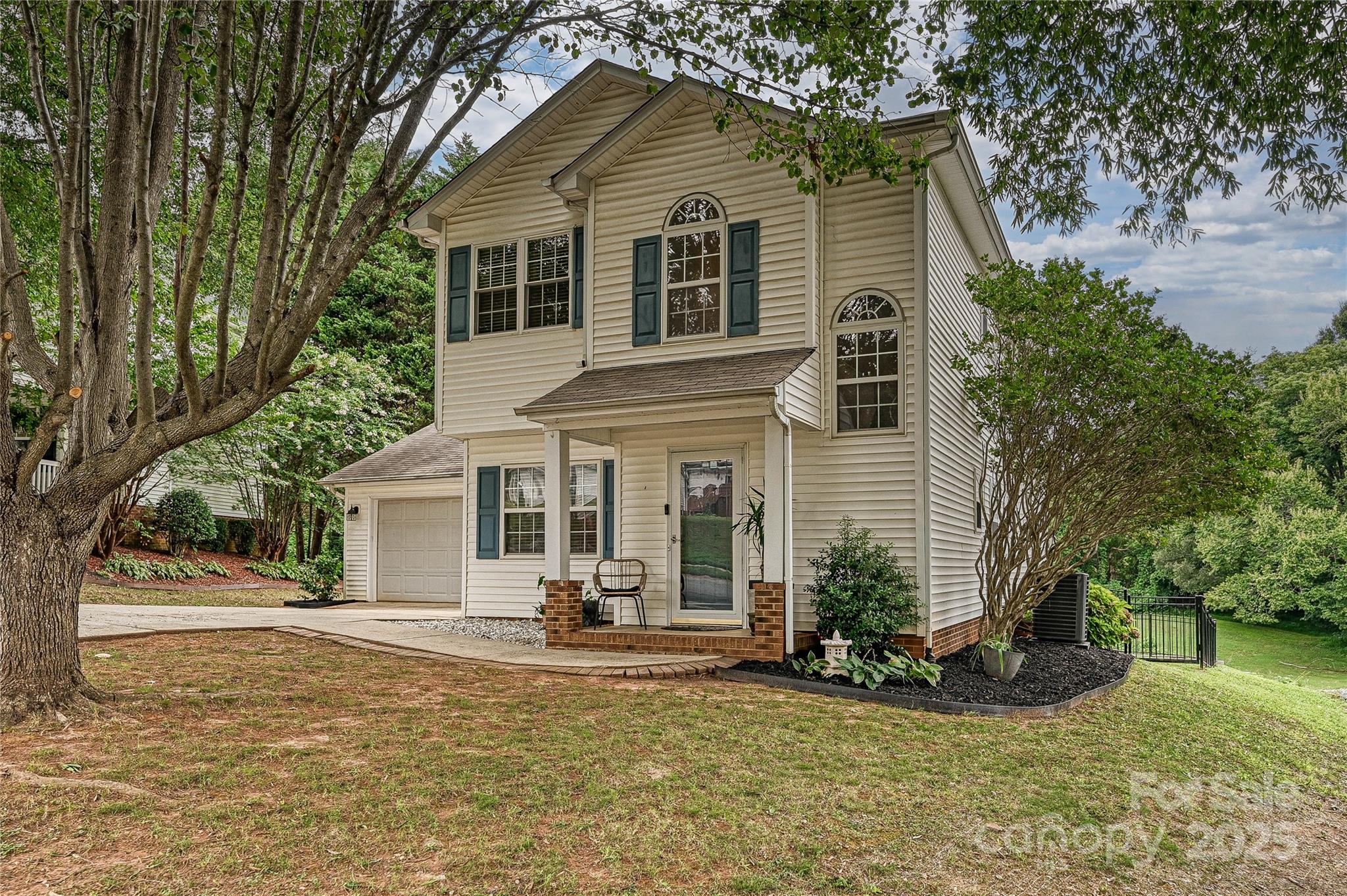 105 Howe Street Property Photo 1