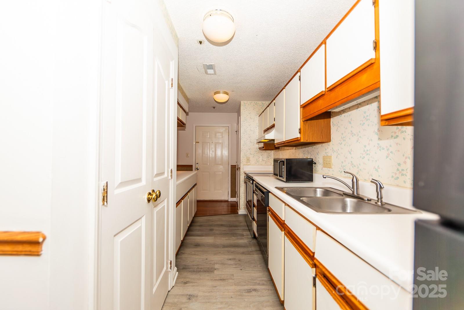 7330 Rose Terrace Court Property Photo 6