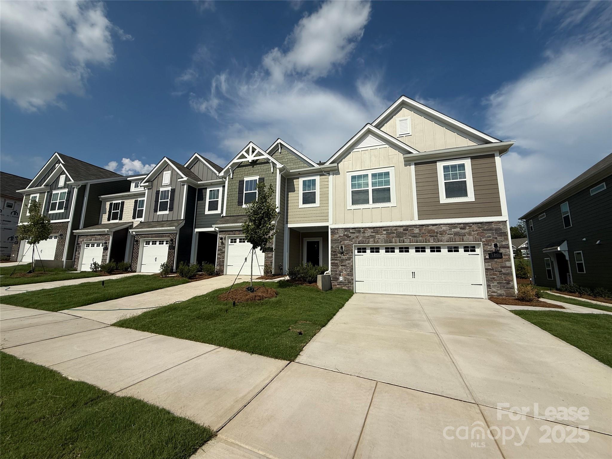 3204 Lilac Grove Drive Property Photo 1