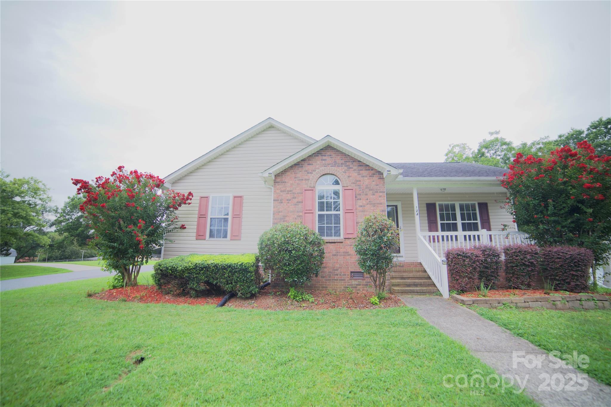 124 E Iowa Avenue Property Photo 1