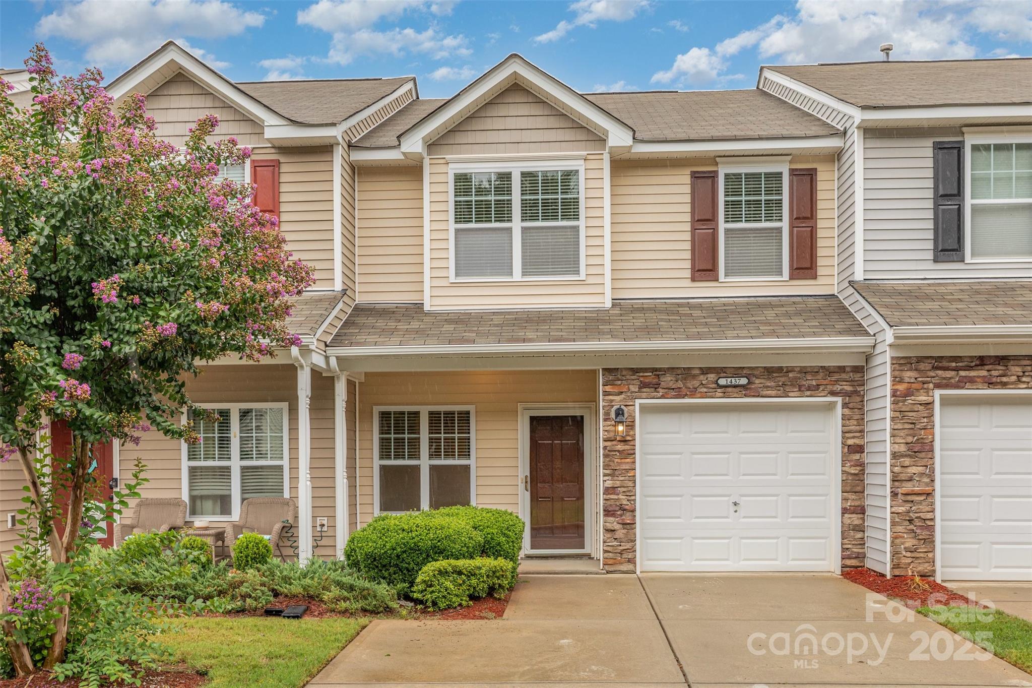 1437 Harpers Inlet Drive Property Photo 1