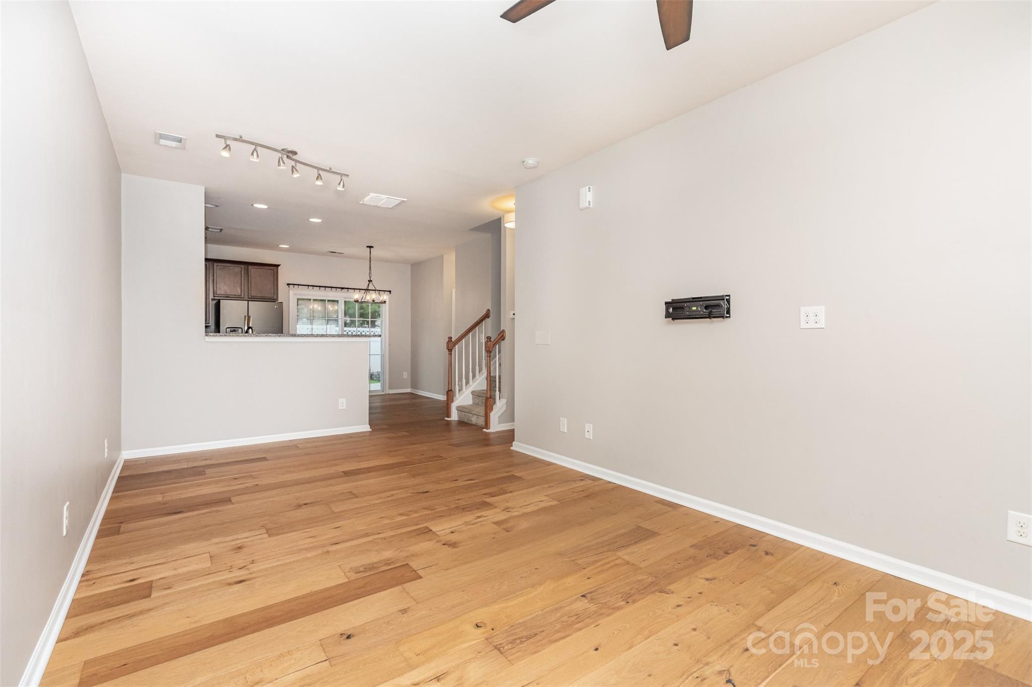 1437 Harpers Inlet Drive Property Photo 3