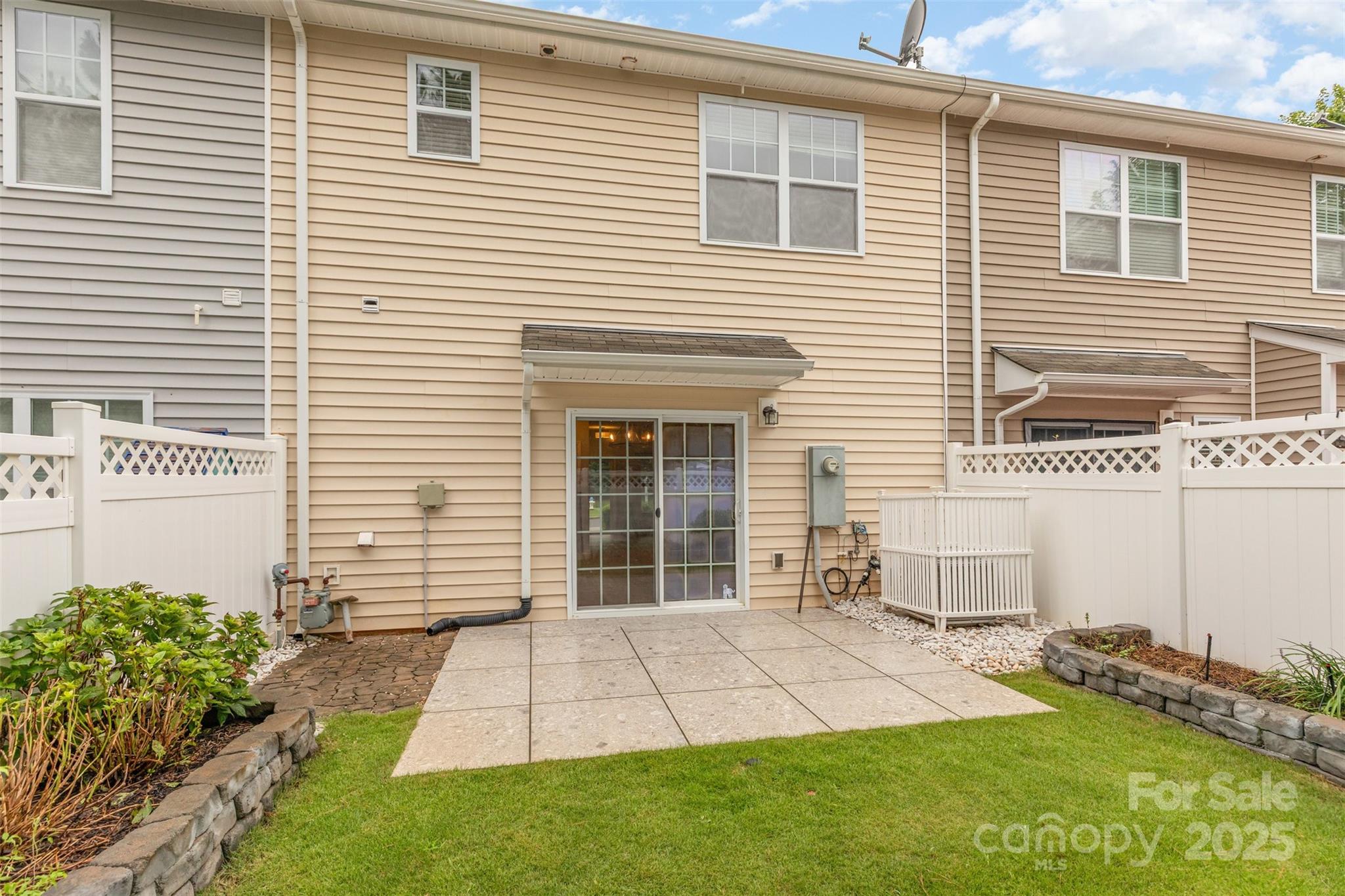 1437 Harpers Inlet Drive Property Photo 5