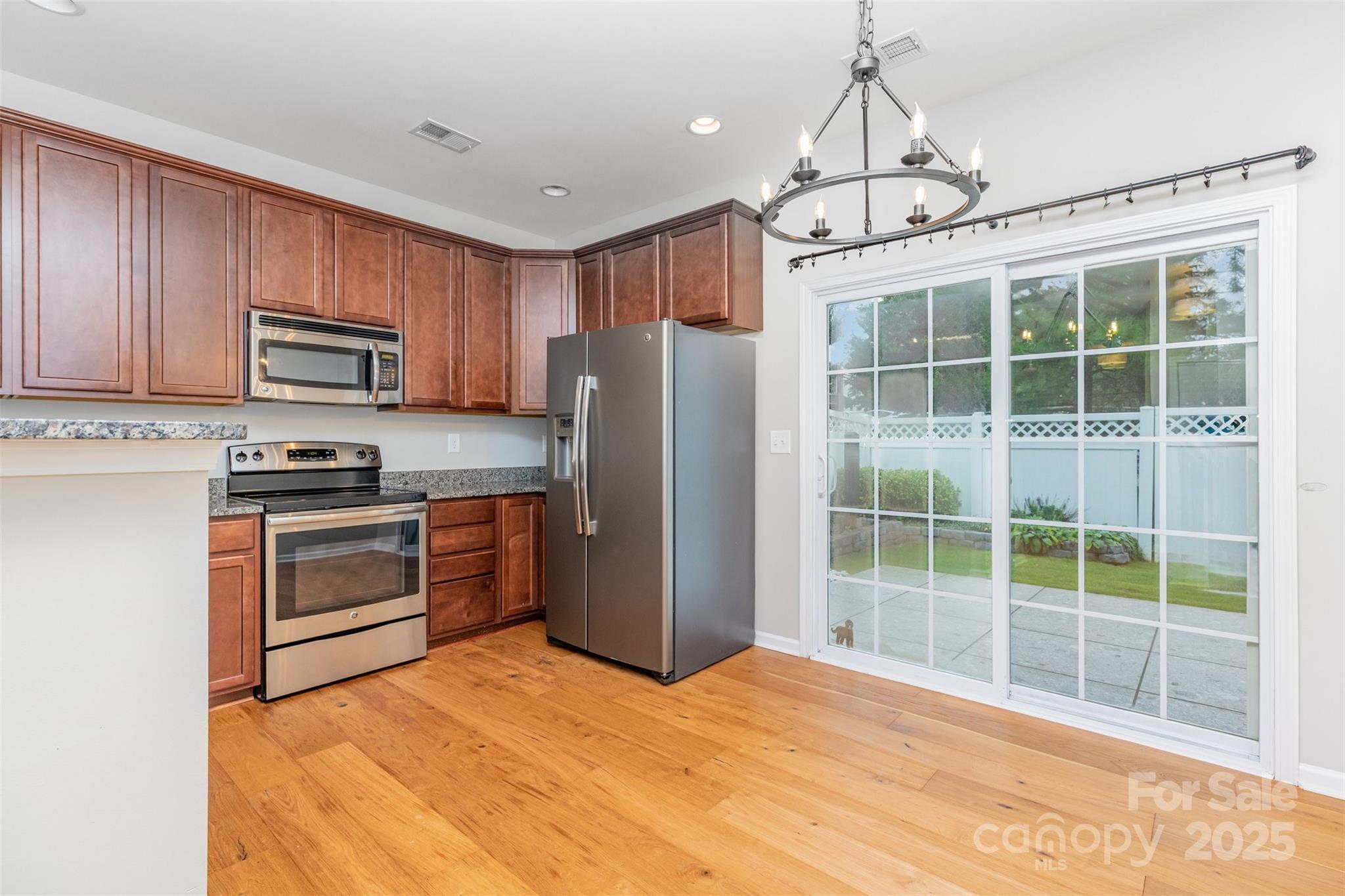 1437 Harpers Inlet Drive Property Photo 6