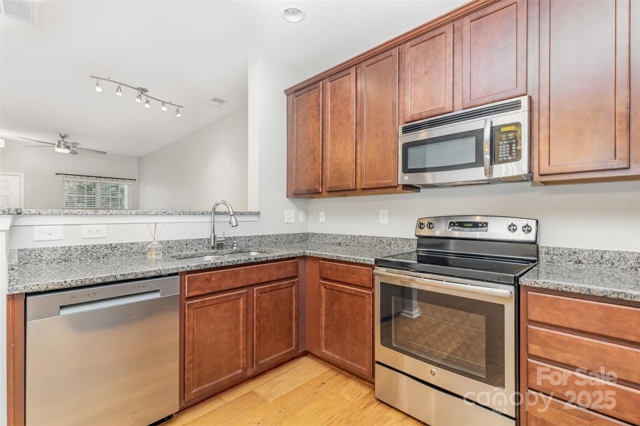 1437 Harpers Inlet Drive Property Photo 8