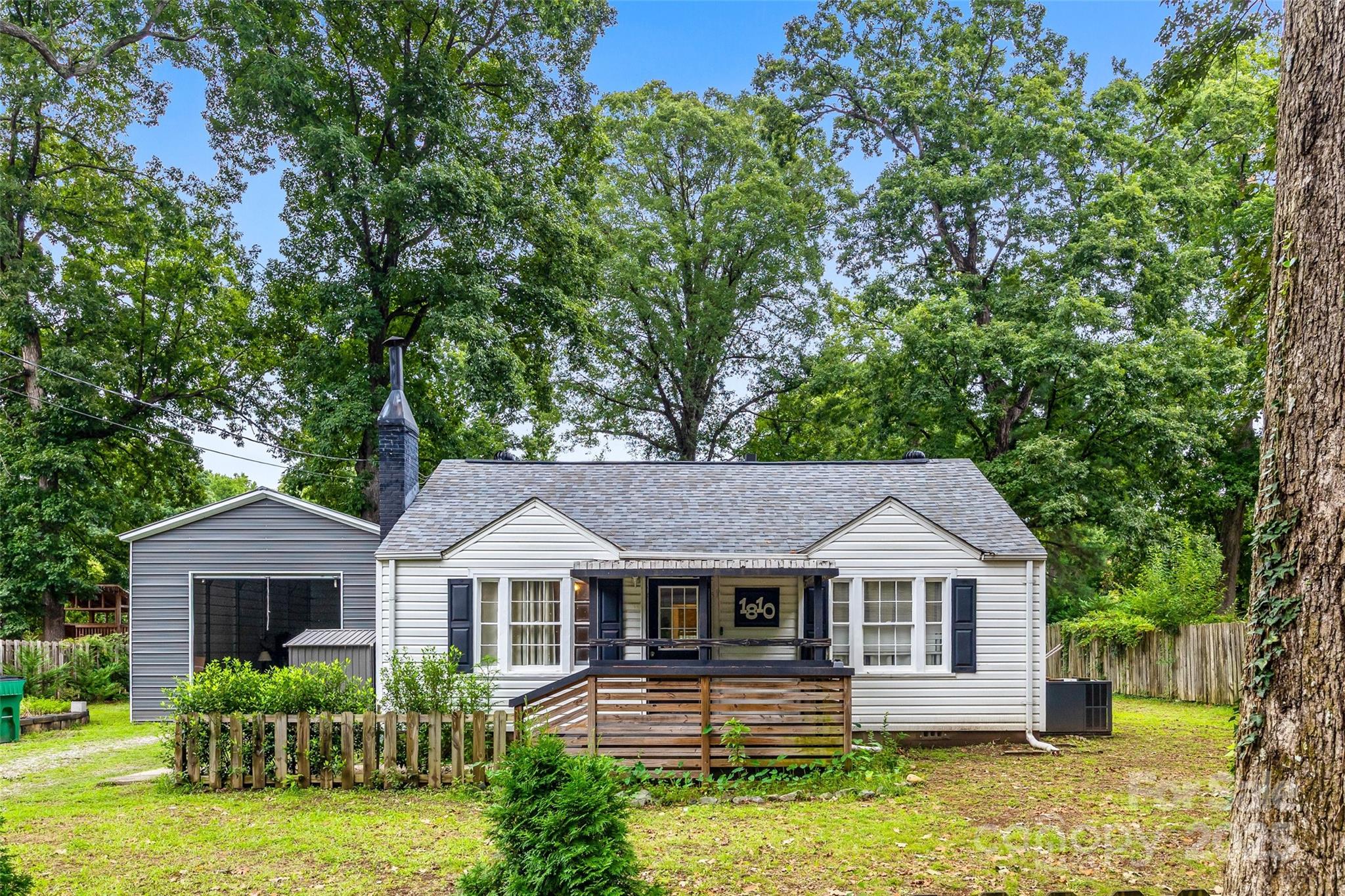 1810 Lisbon Lane Property Photo 1