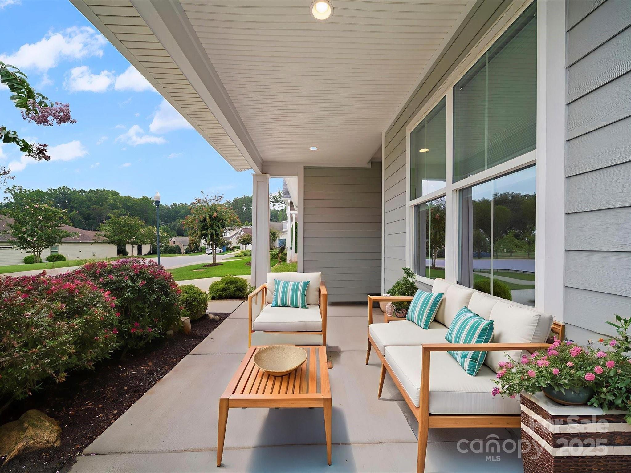 253 Stone Mountain Way Property Photo 2