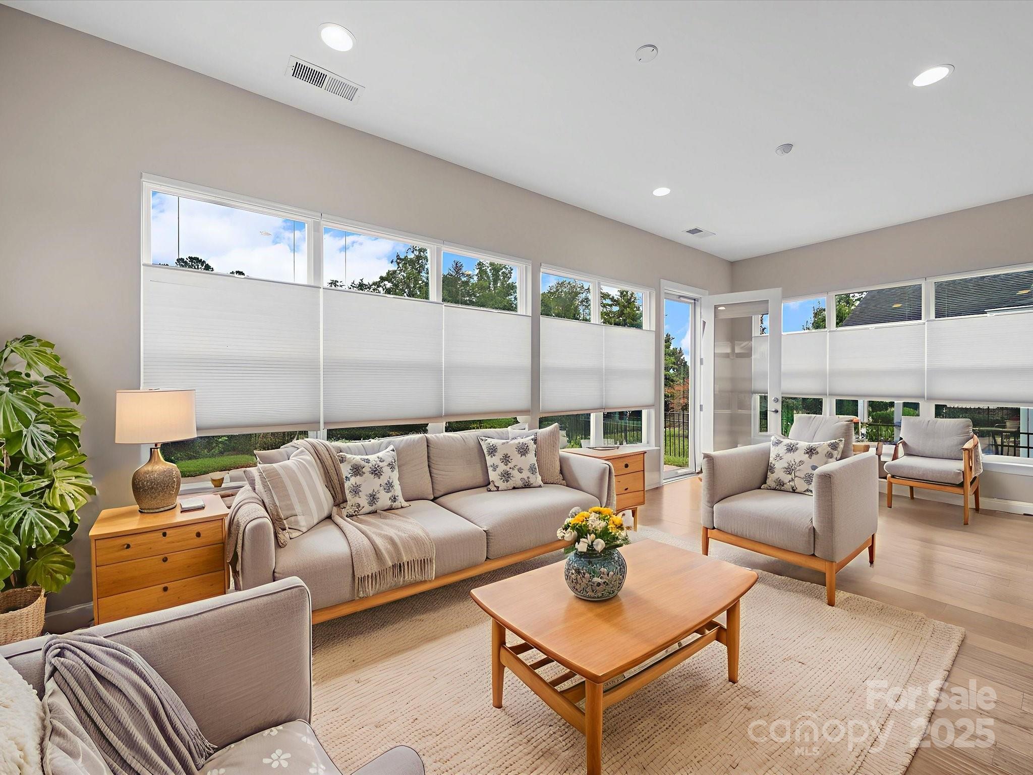 253 Stone Mountain Way Property Photo 3