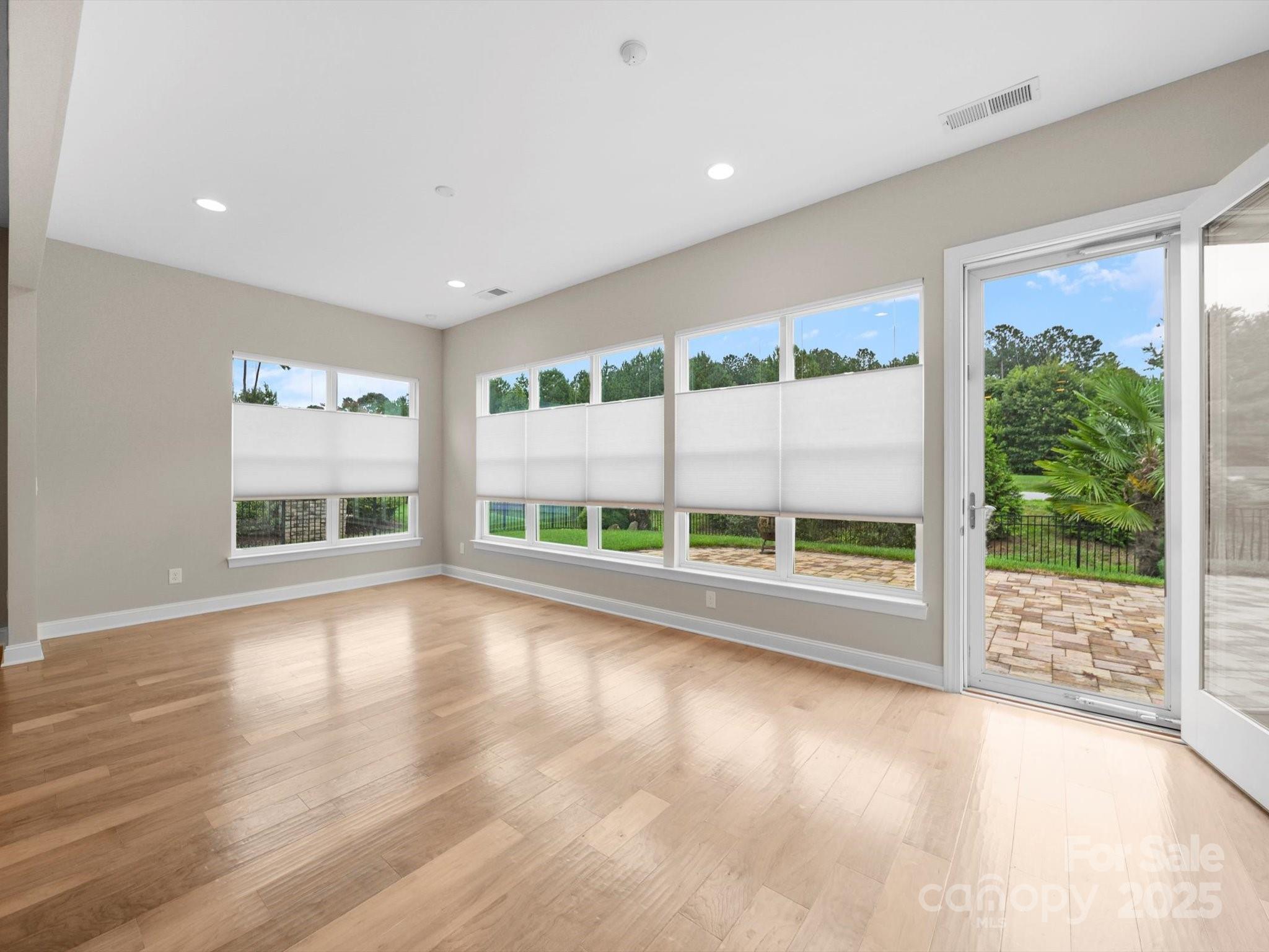 253 Stone Mountain Way Property Photo 28