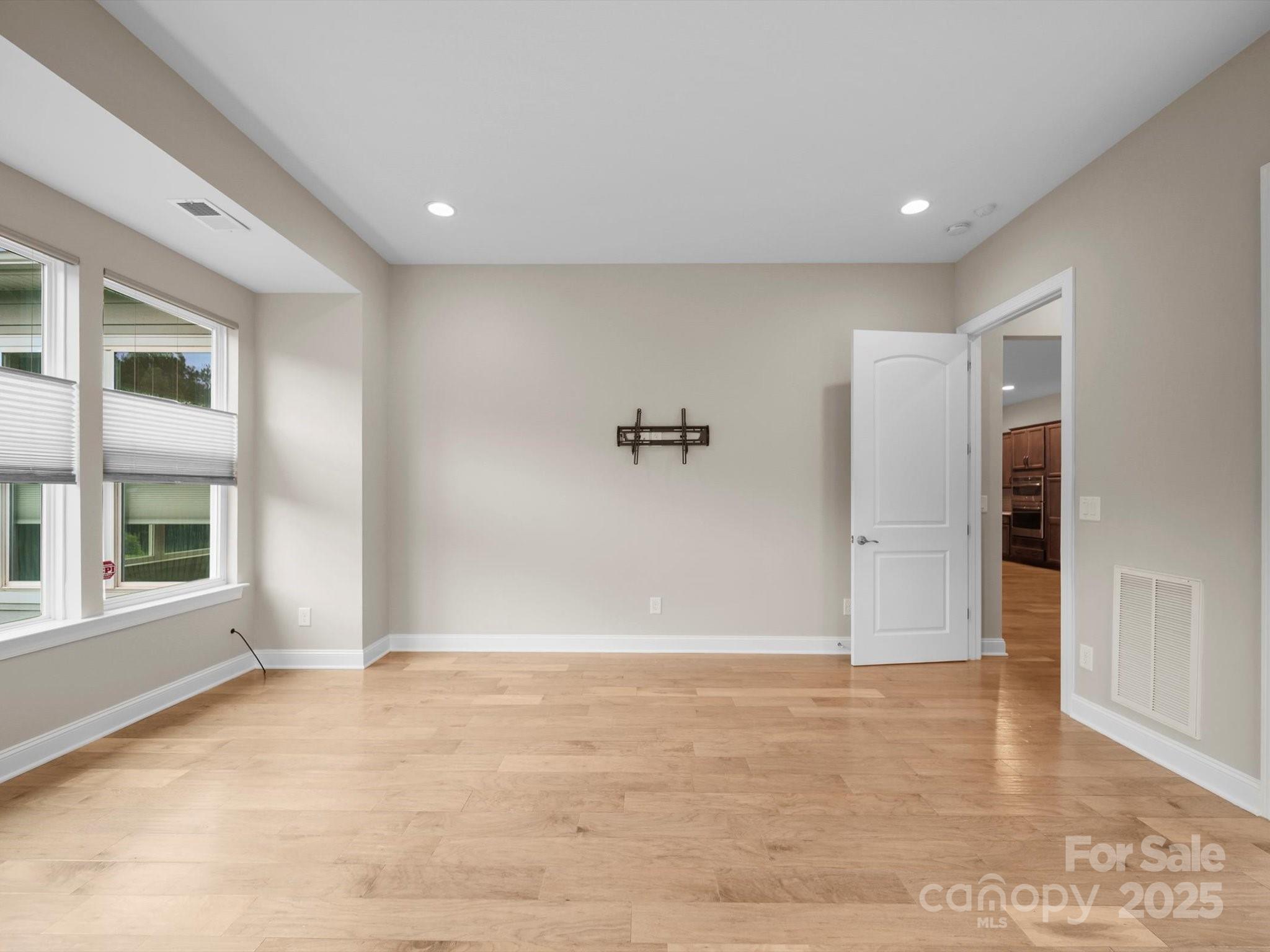 253 Stone Mountain Way Property Photo 32