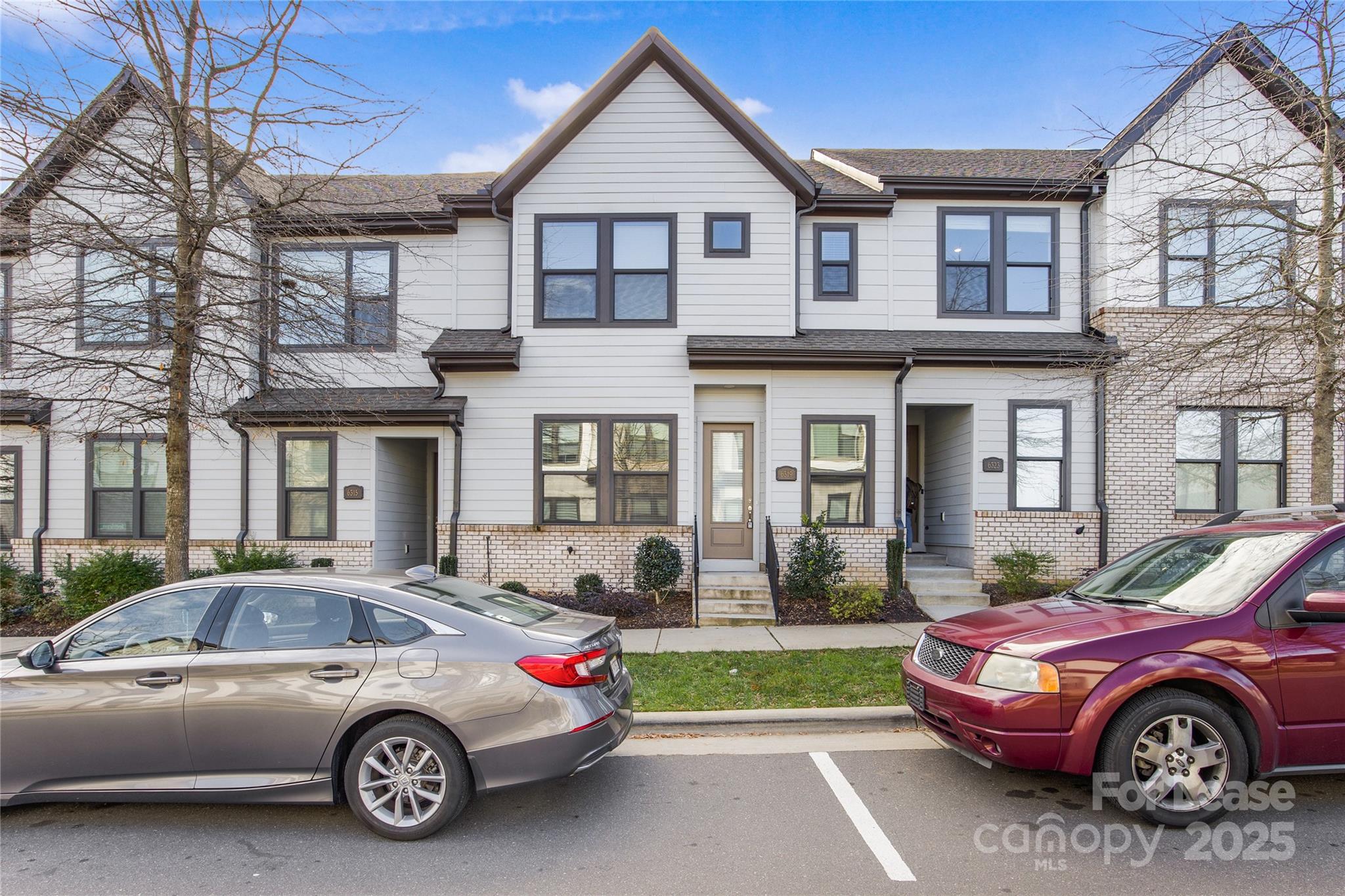 6319 Southgrove Street Property Photo 1