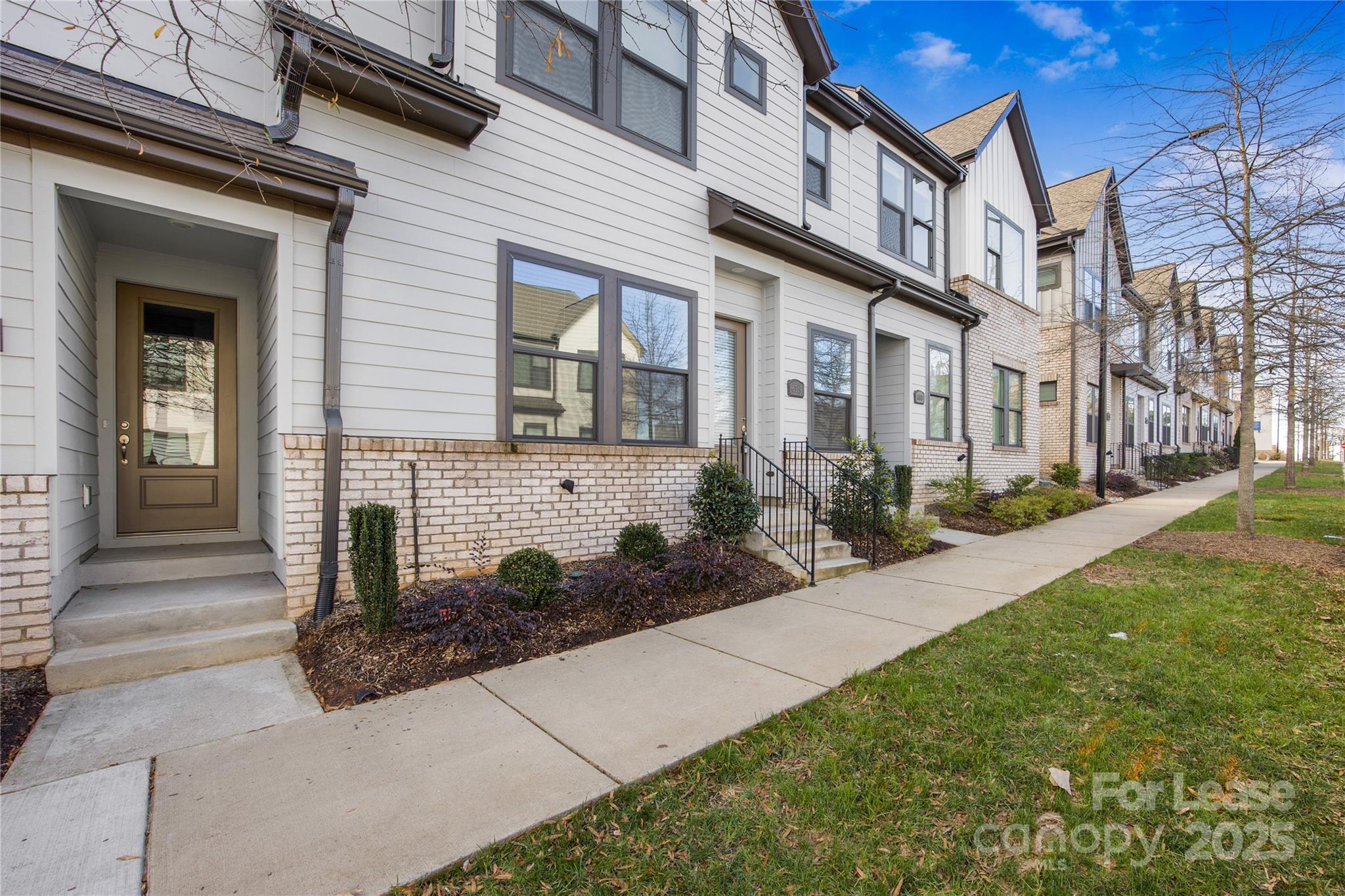 6319 Southgrove Street Property Photo 2