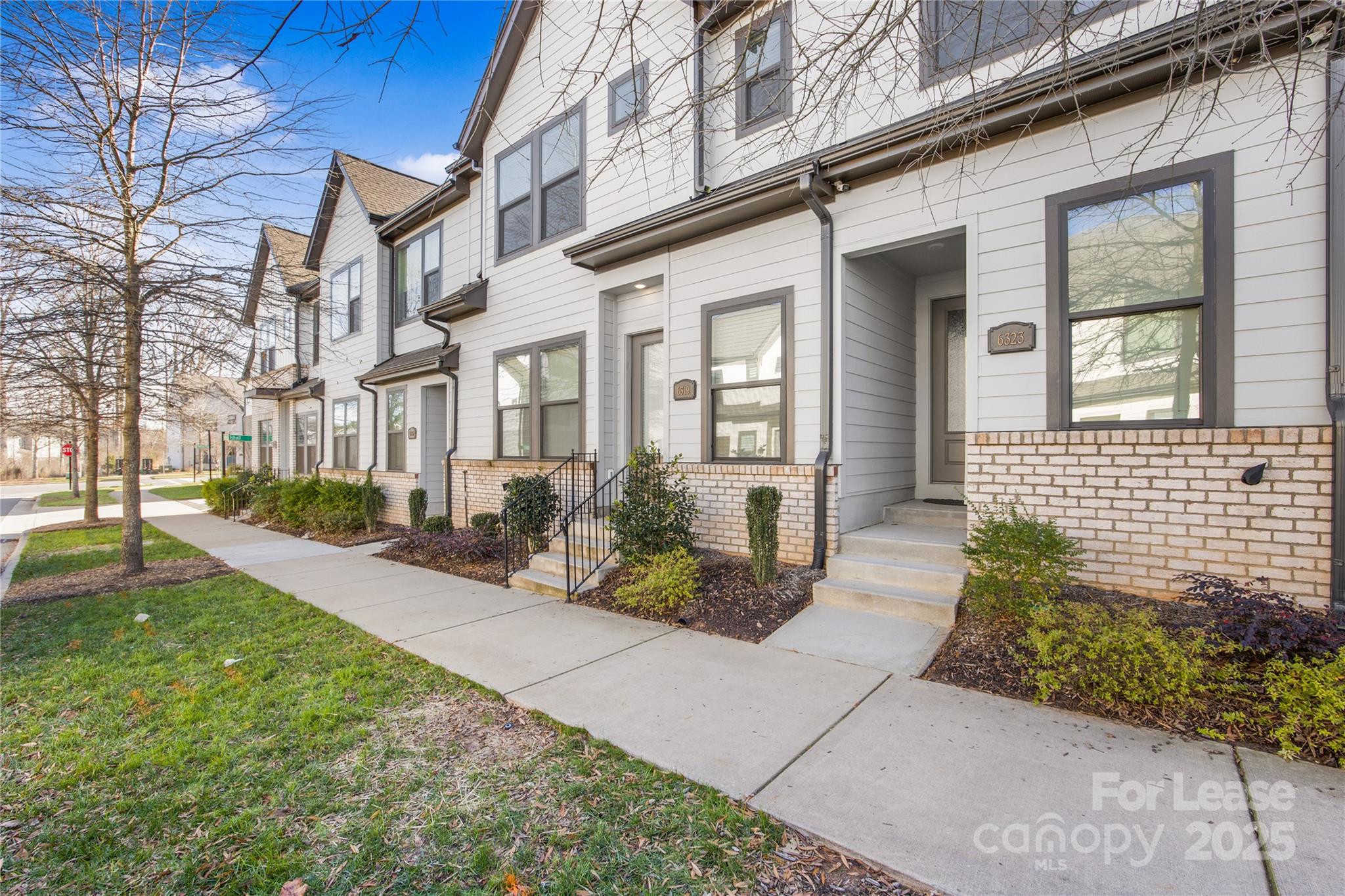 6319 Southgrove Street Property Photo 3