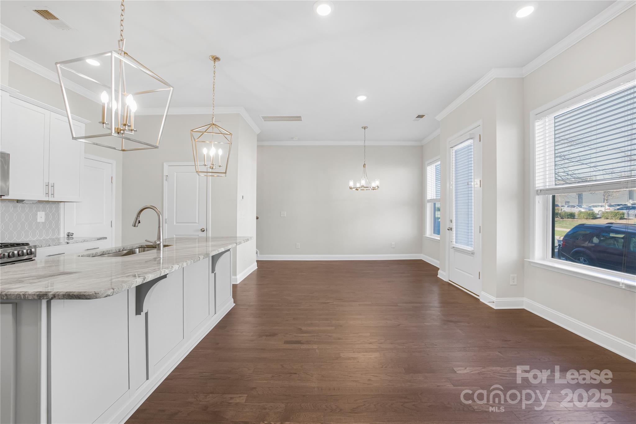 6319 Southgrove Street Property Photo 7