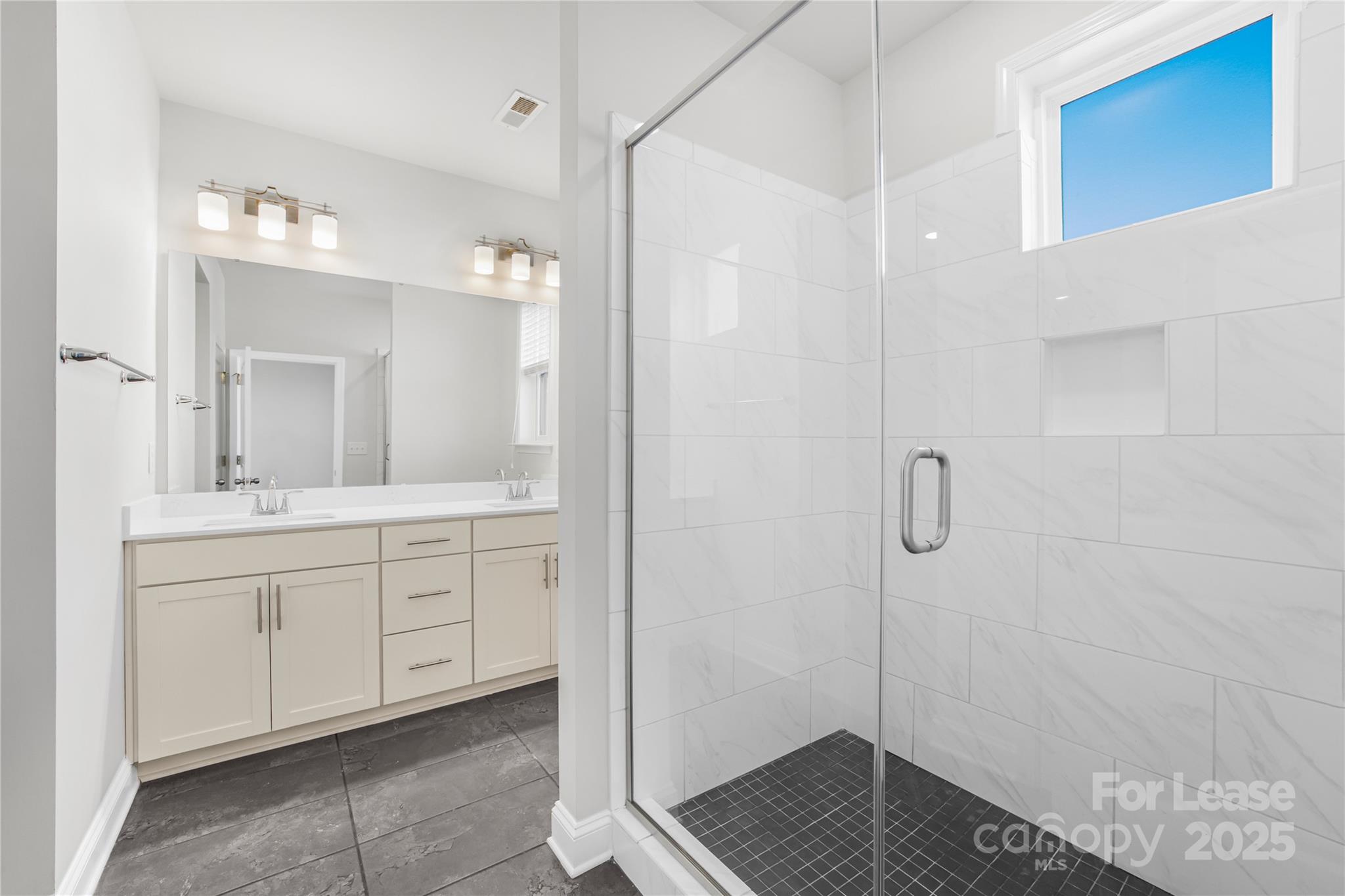 6319 Southgrove Street Property Photo 11