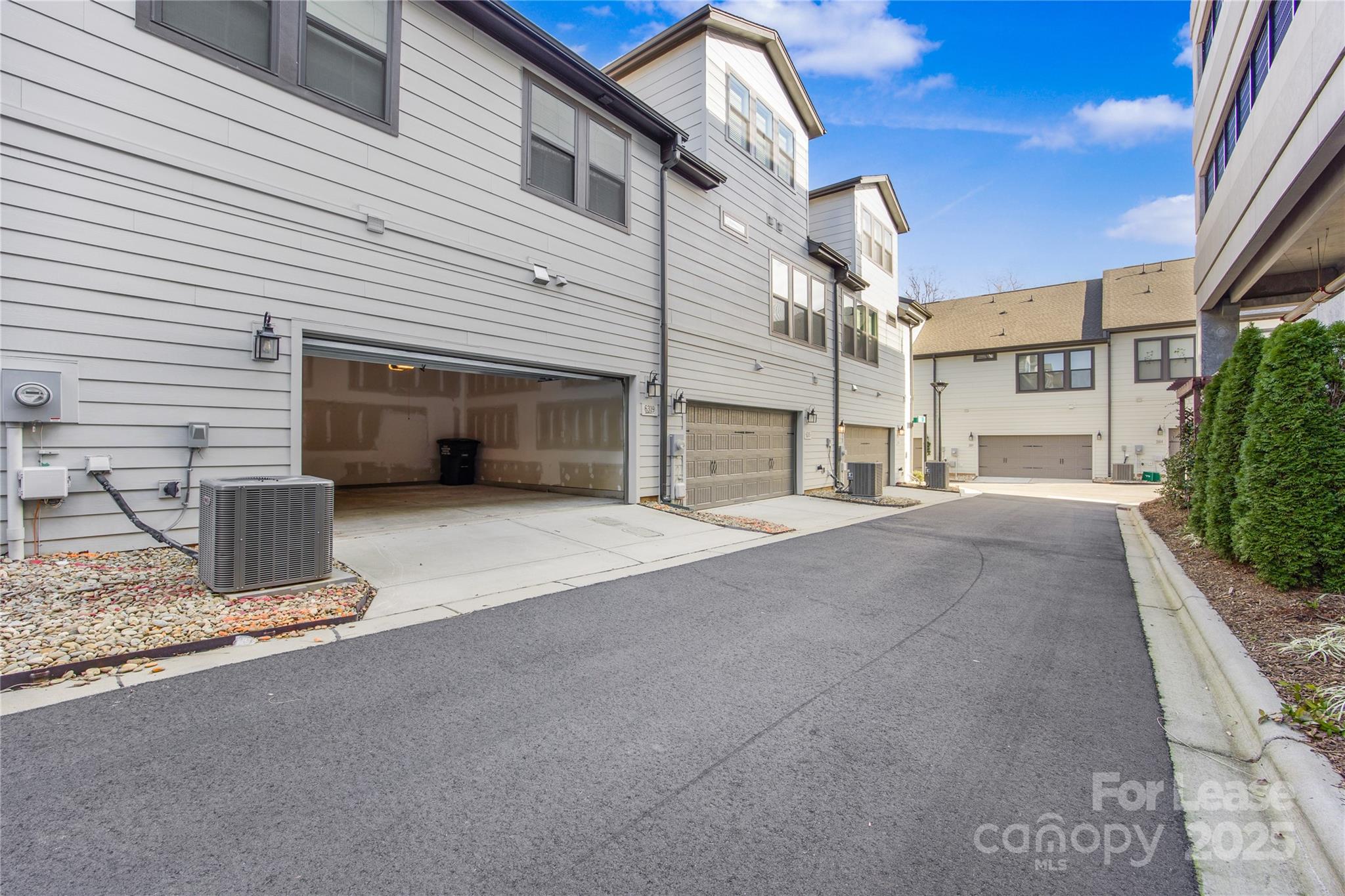 6319 Southgrove Street Property Photo 17