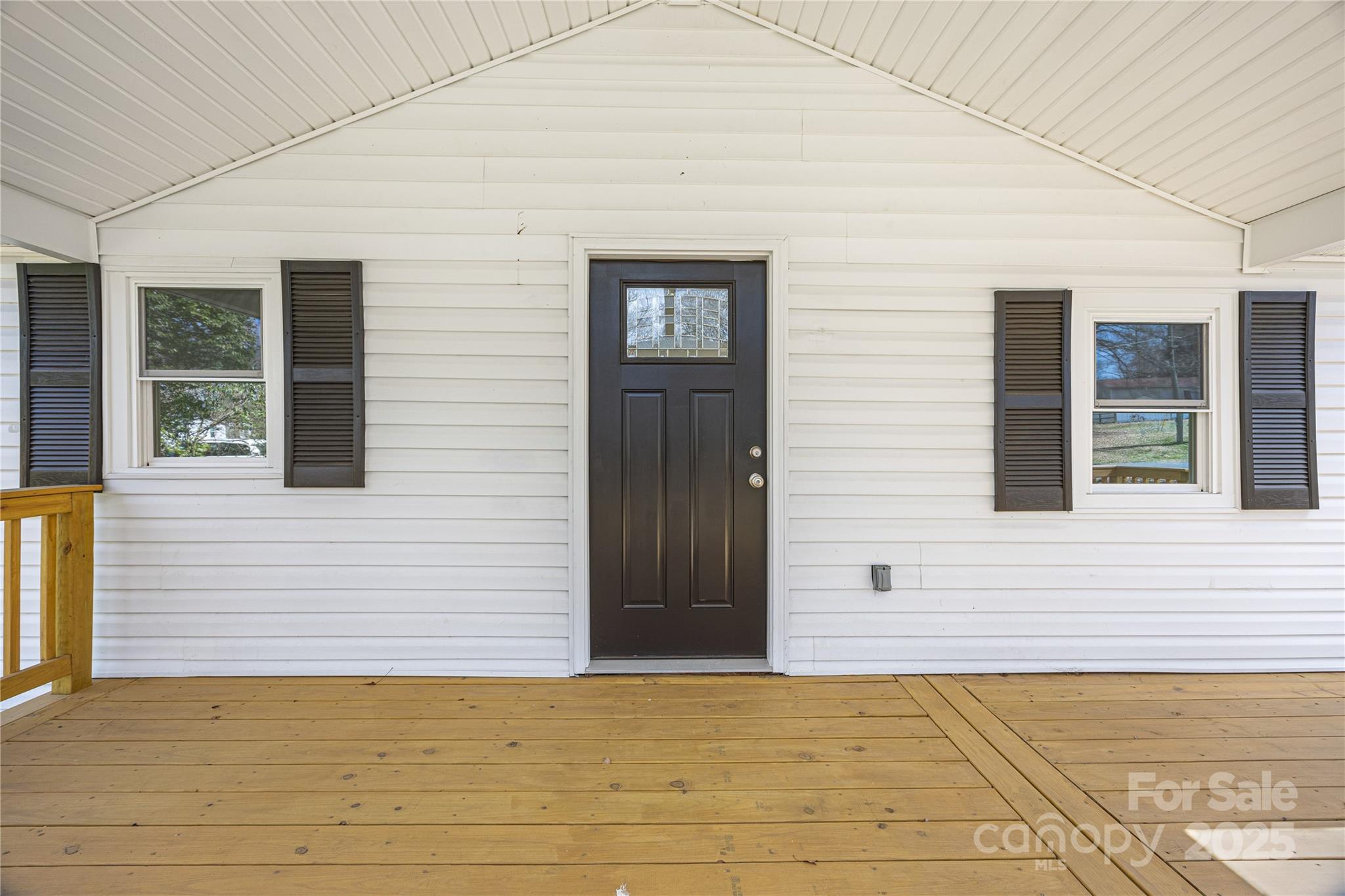 5015 Forestmont Drive Property Photo 7