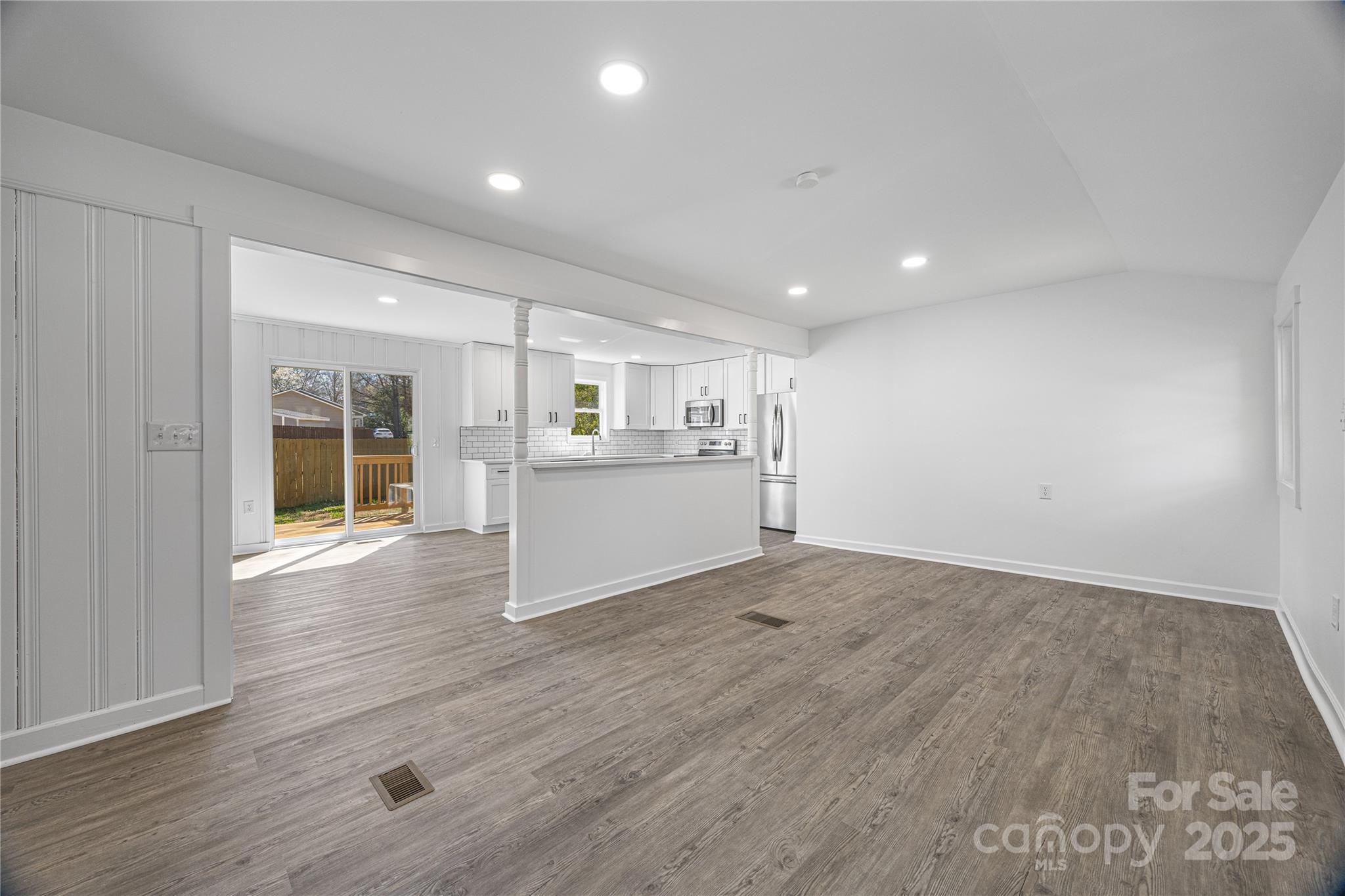 5015 Forestmont Drive Property Photo 8