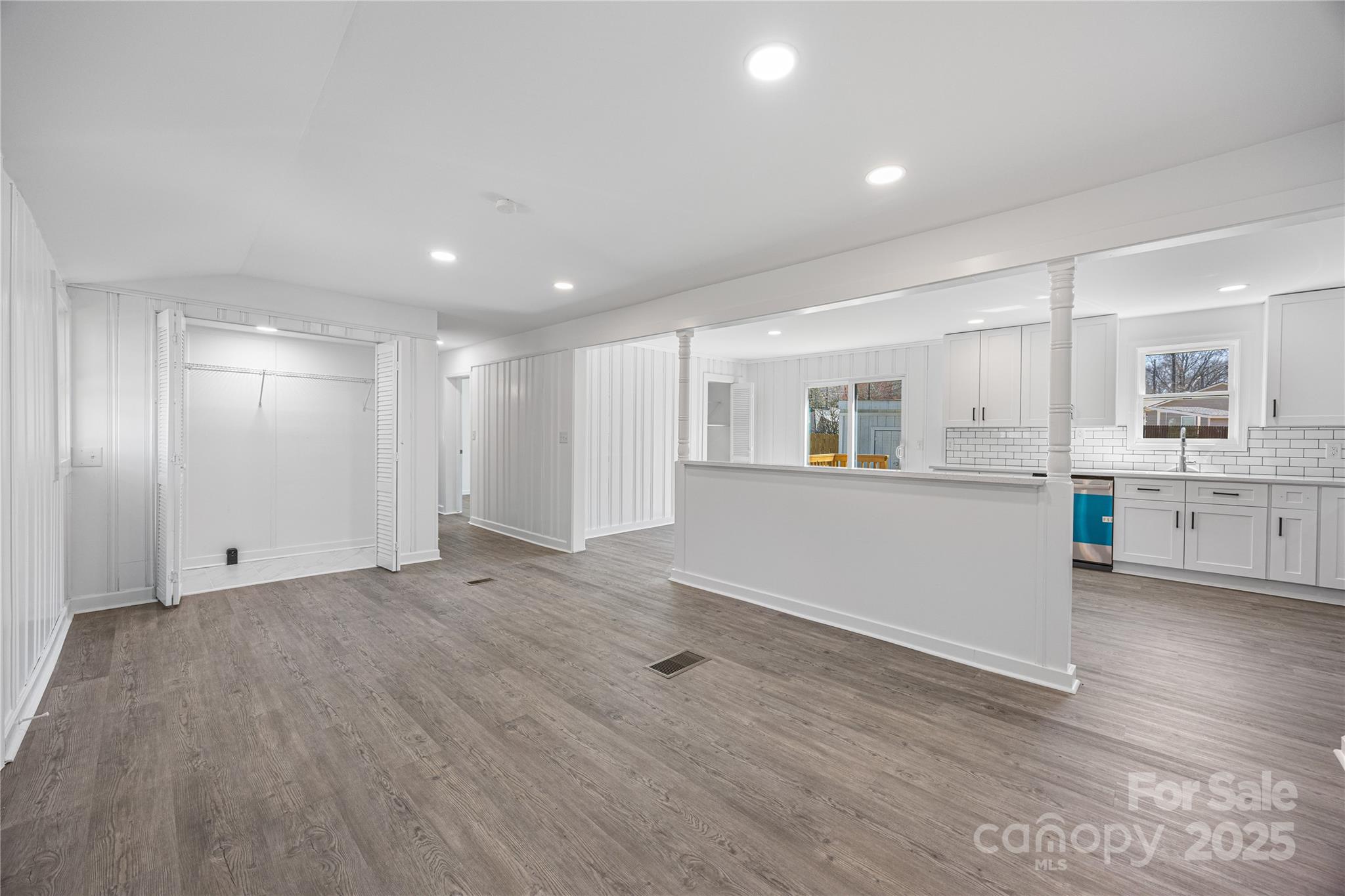 5015 Forestmont Drive Property Photo 9